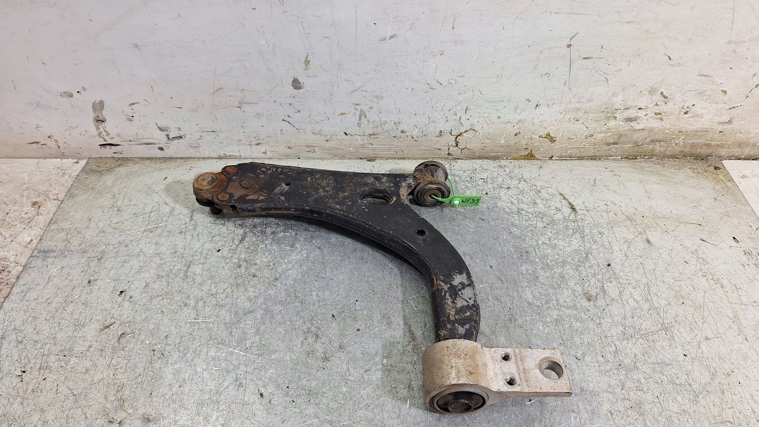 arm right front 2S61-3042-DA FORD FIESTA FUSION MK6