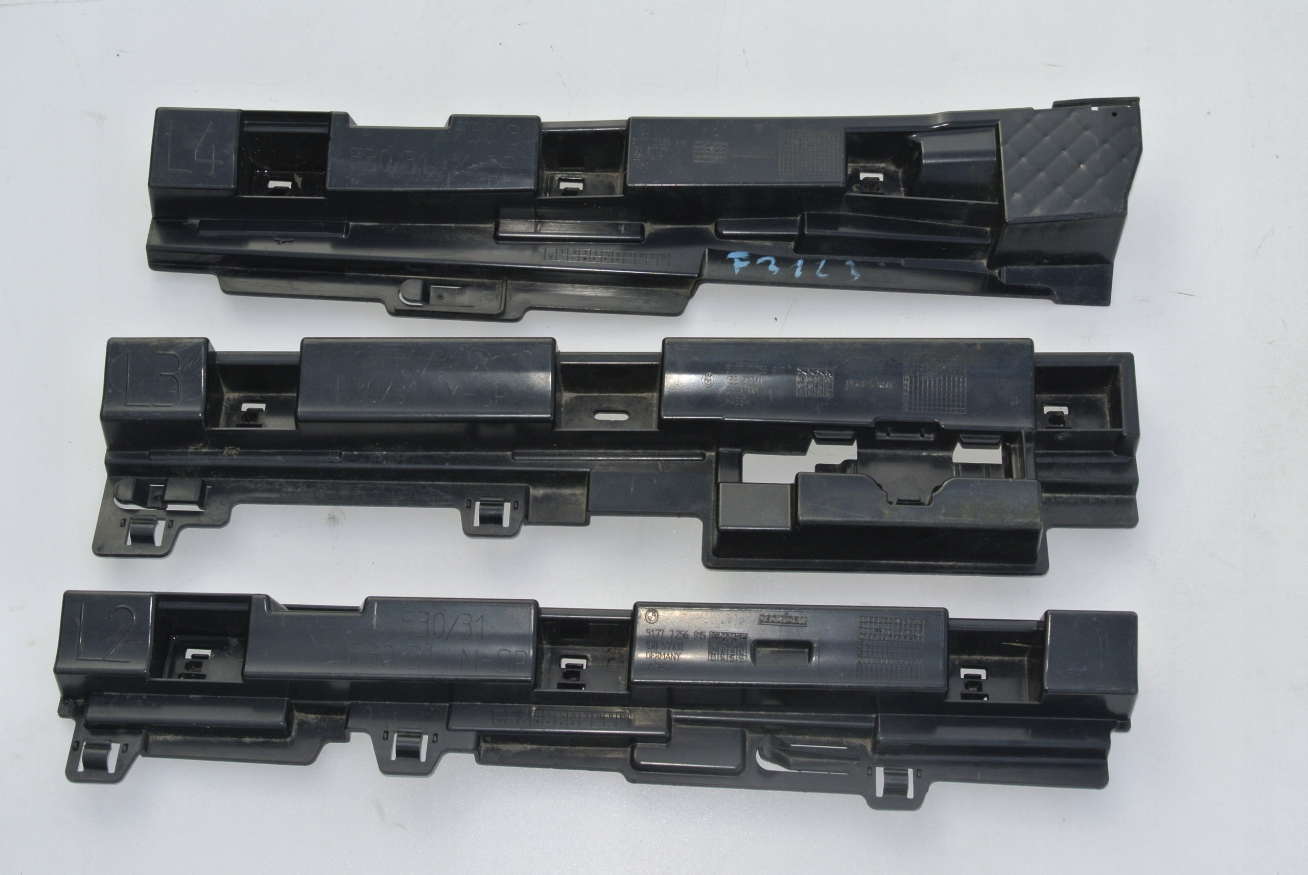 BMW F30 MOCOWANIE PROGU M PAKIET LEWE KOMPLET