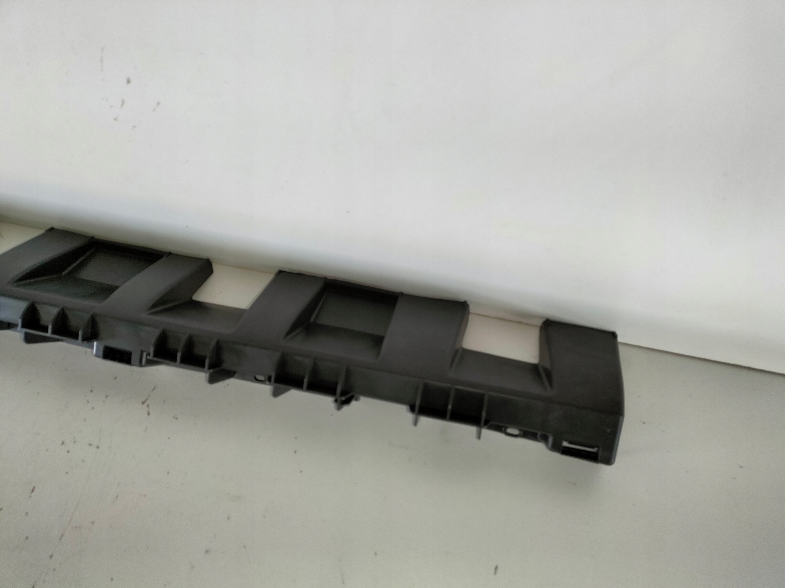 holder mouldings progowej right DACIA DUSTER
