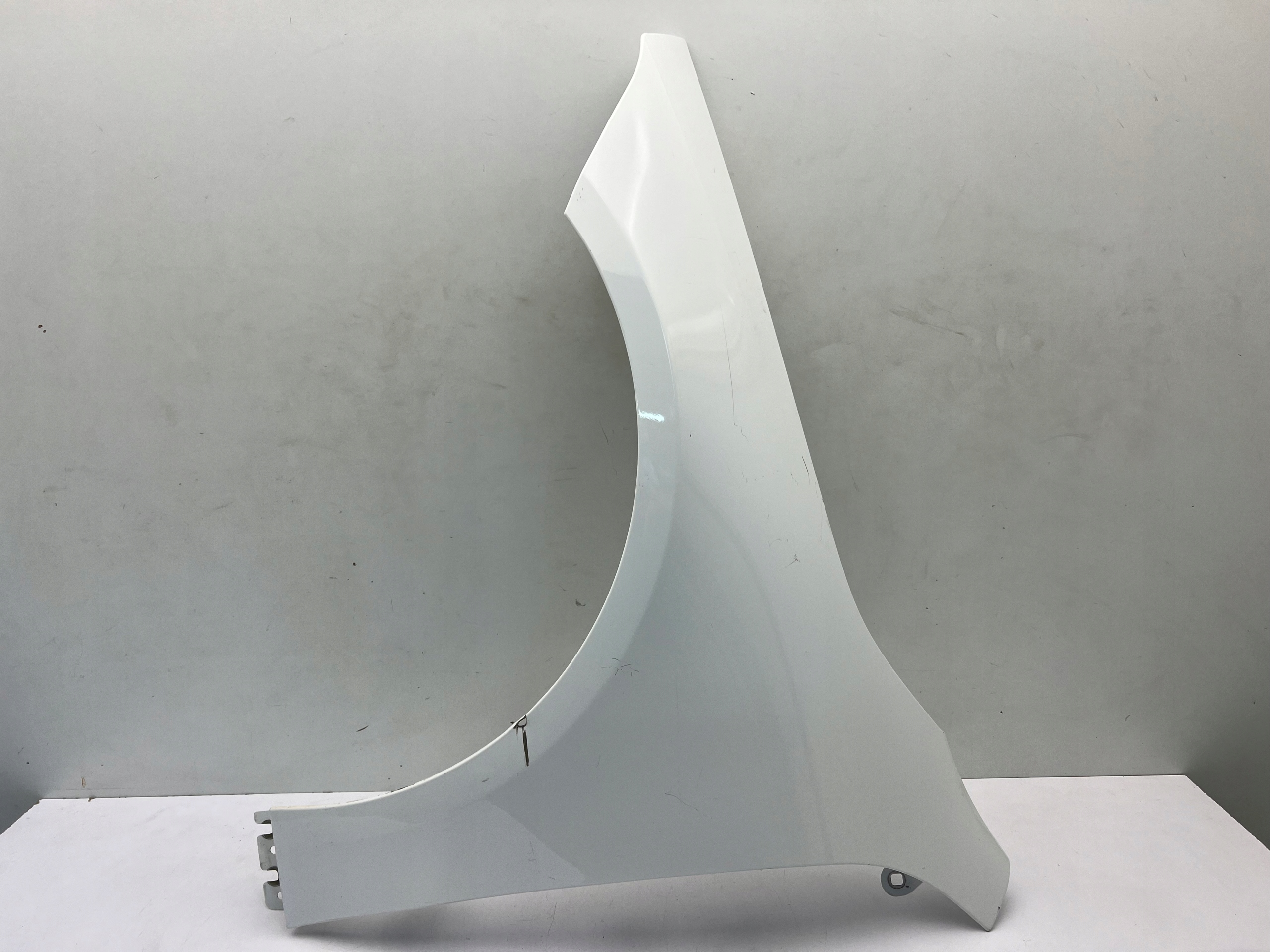 Крыло Левый A1188810300 Mercedes КЛА