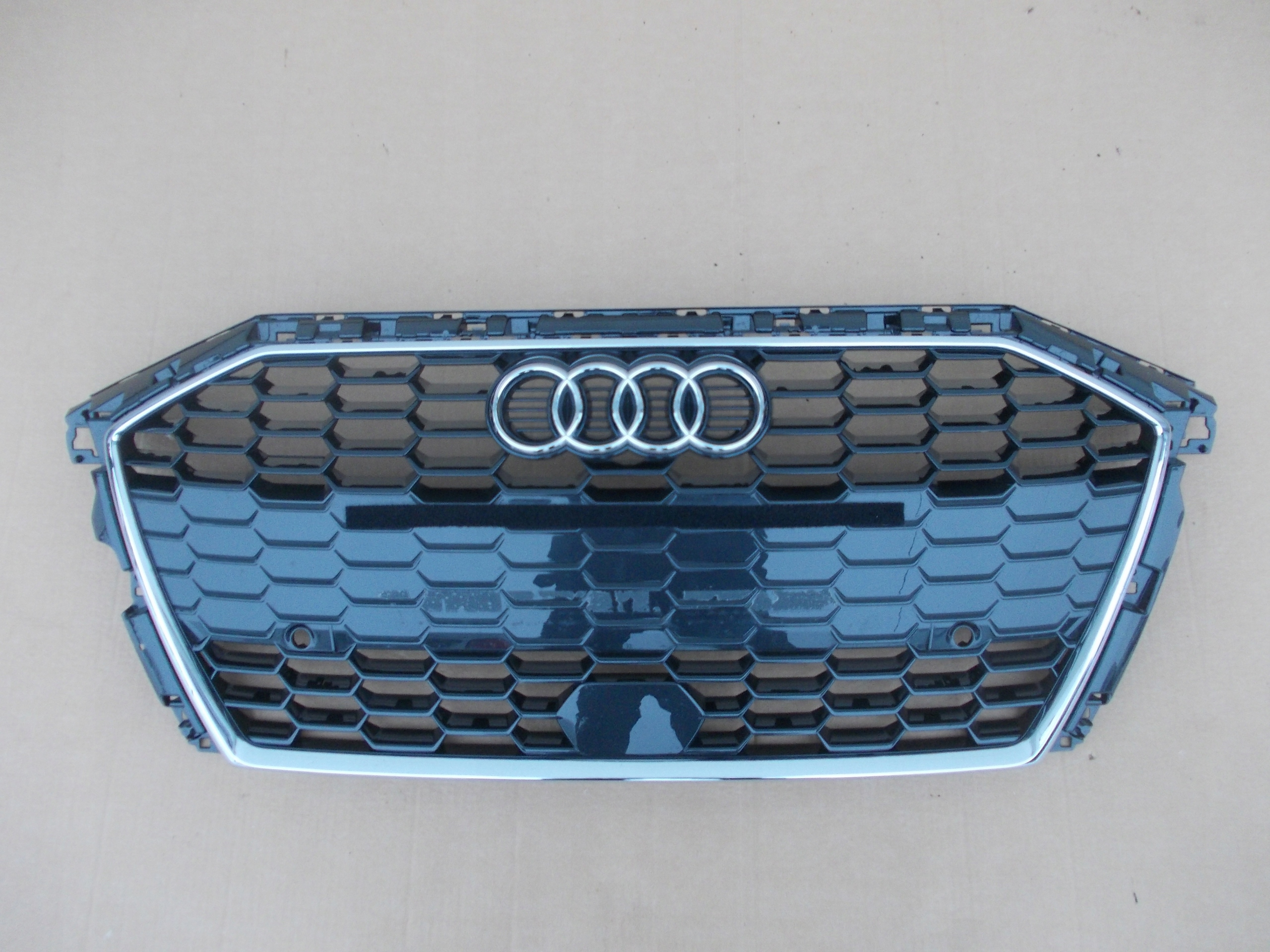 Решітка радіатора Решітка решітка радіатора Audi A3 8Y0y0853651a