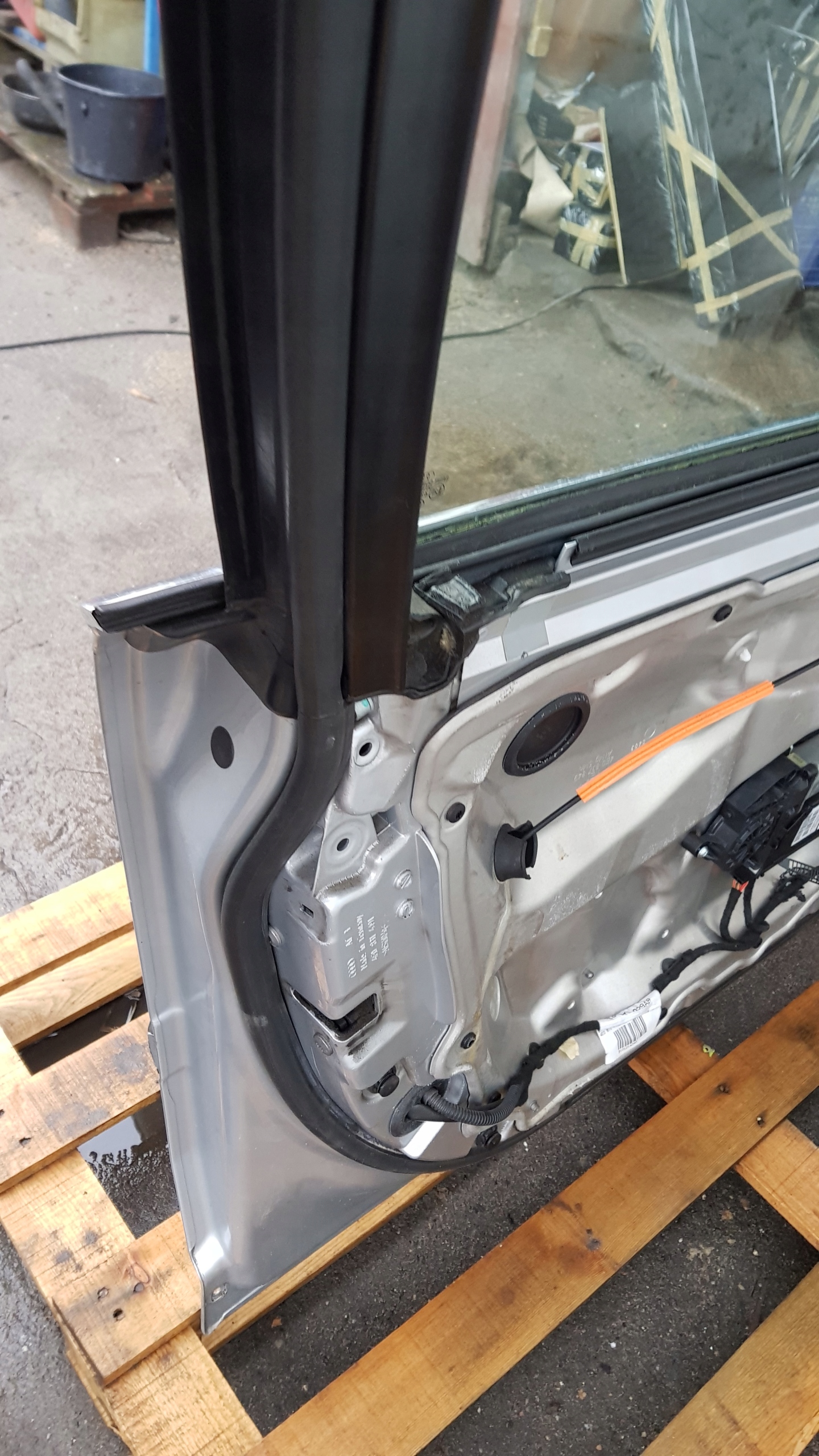 AUDI A8 D3 door left front LY7W