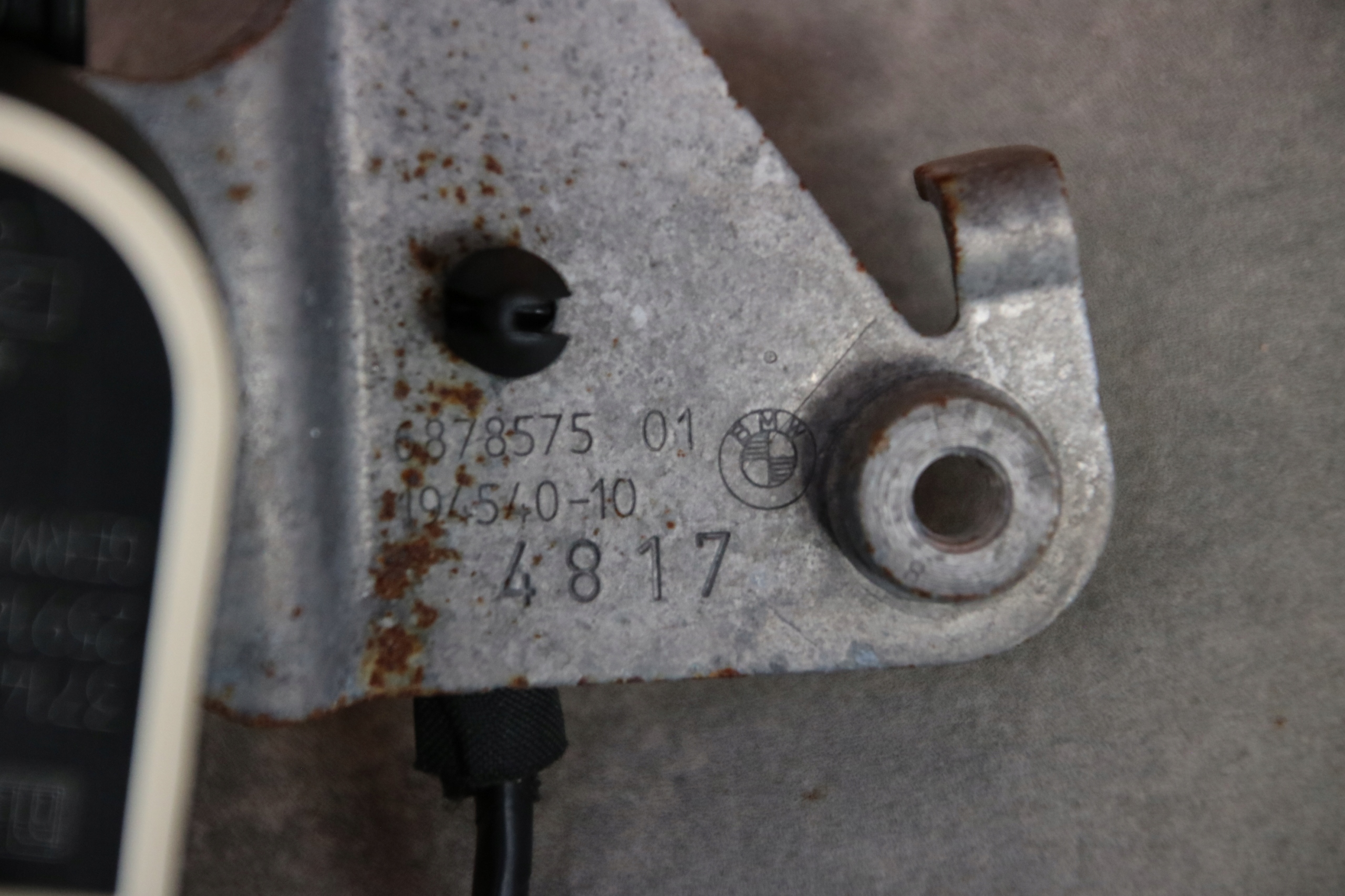 BMW G20 G21 G22 G23 sensor levelling of the lights left front 6870000