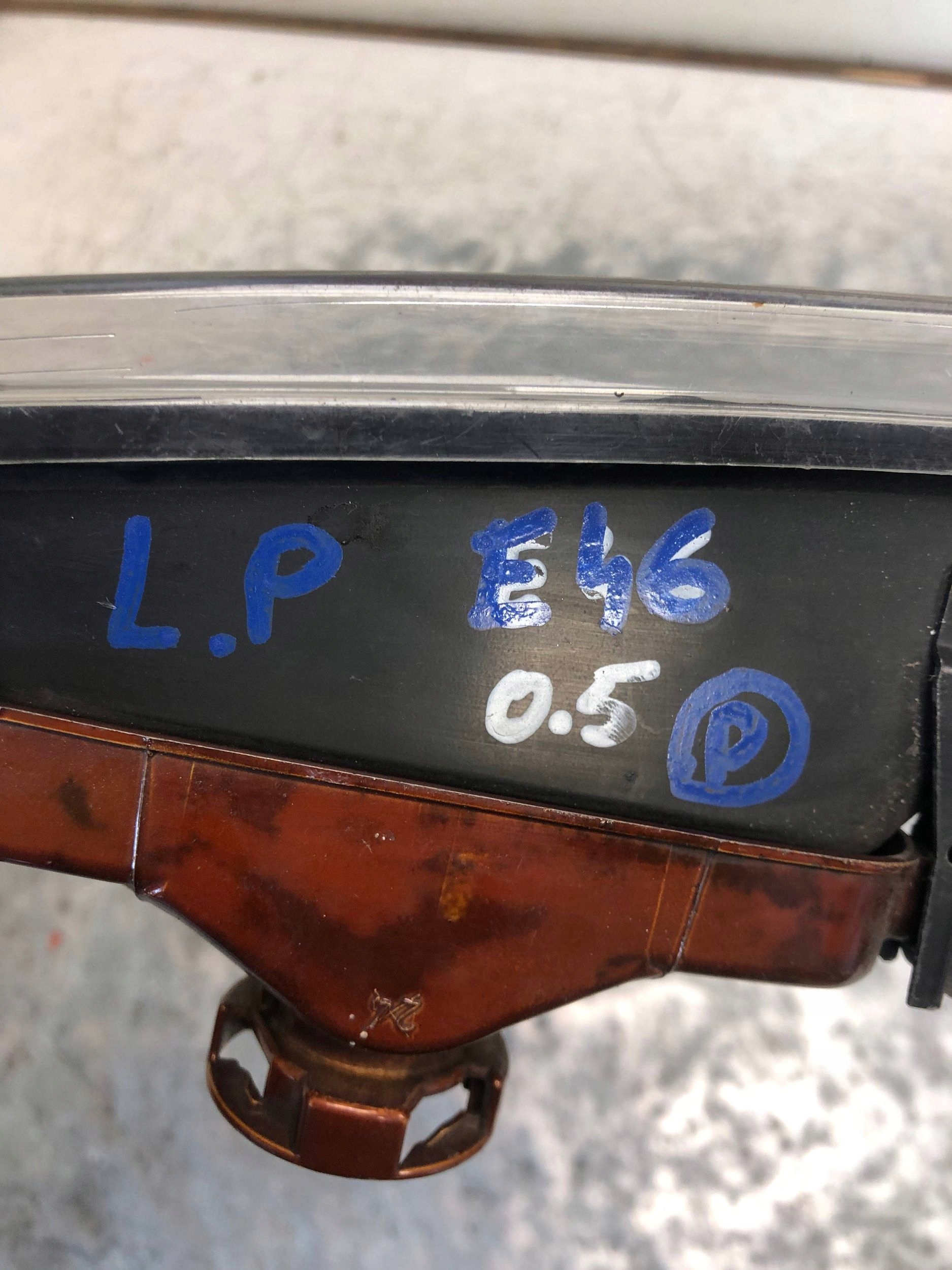 mlhovka levý předek BMW E46 147271-00