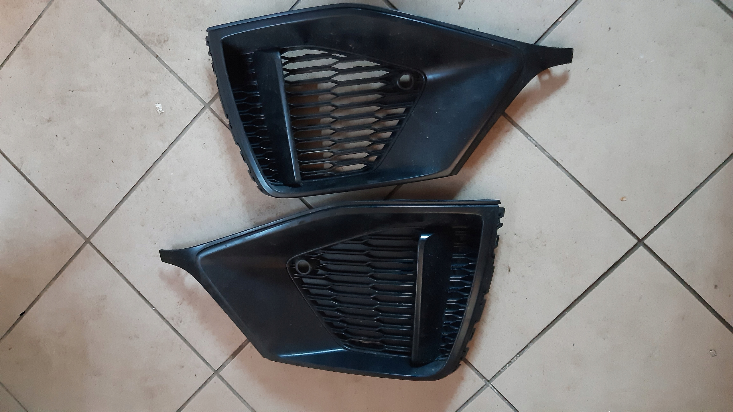 4M8807682A - Решетка бампера Audi Q8 S-Line 4M8