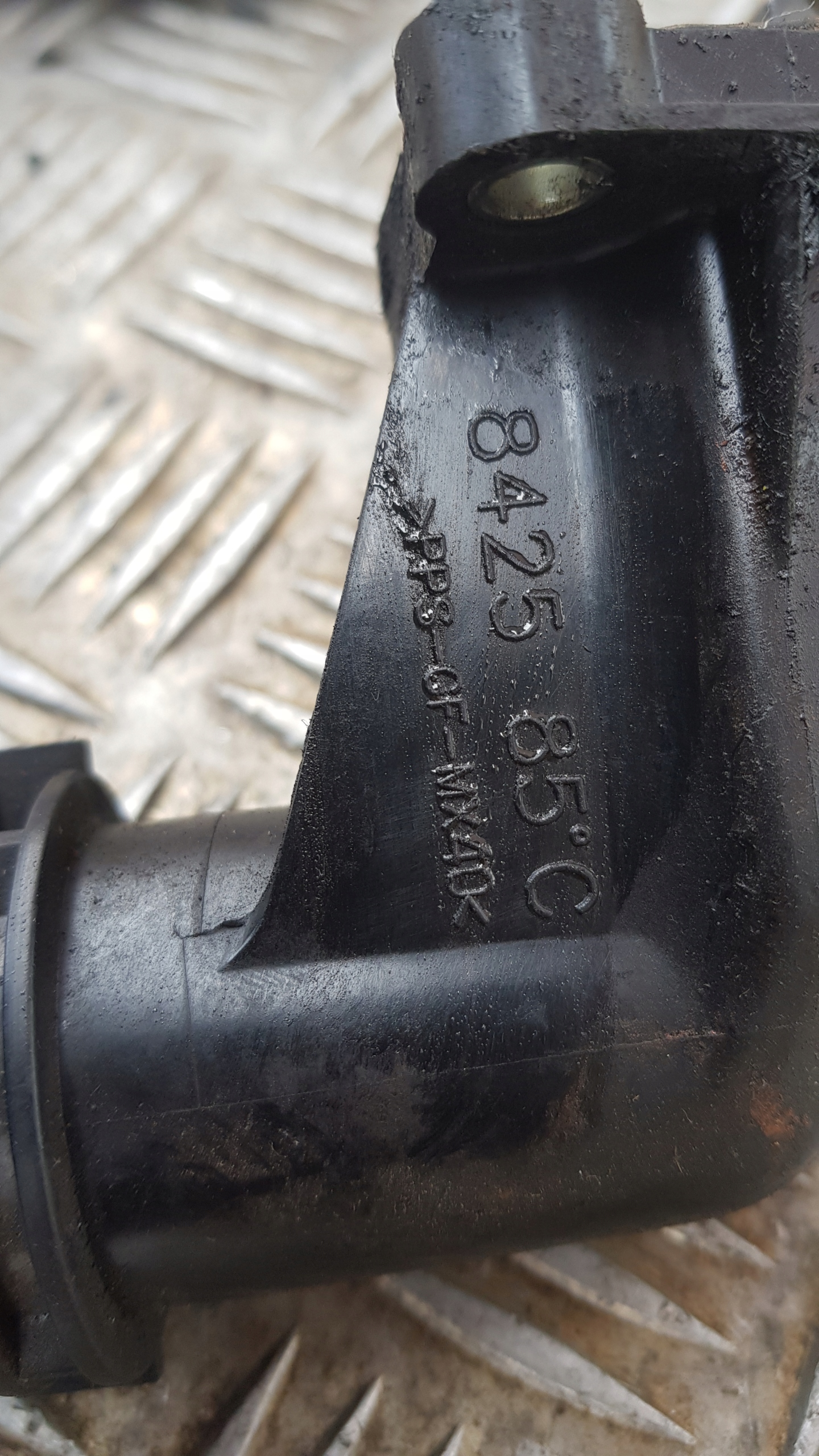 BMW E46 2.0 D csomag TERMOSTATU TERMOSTAT 8425