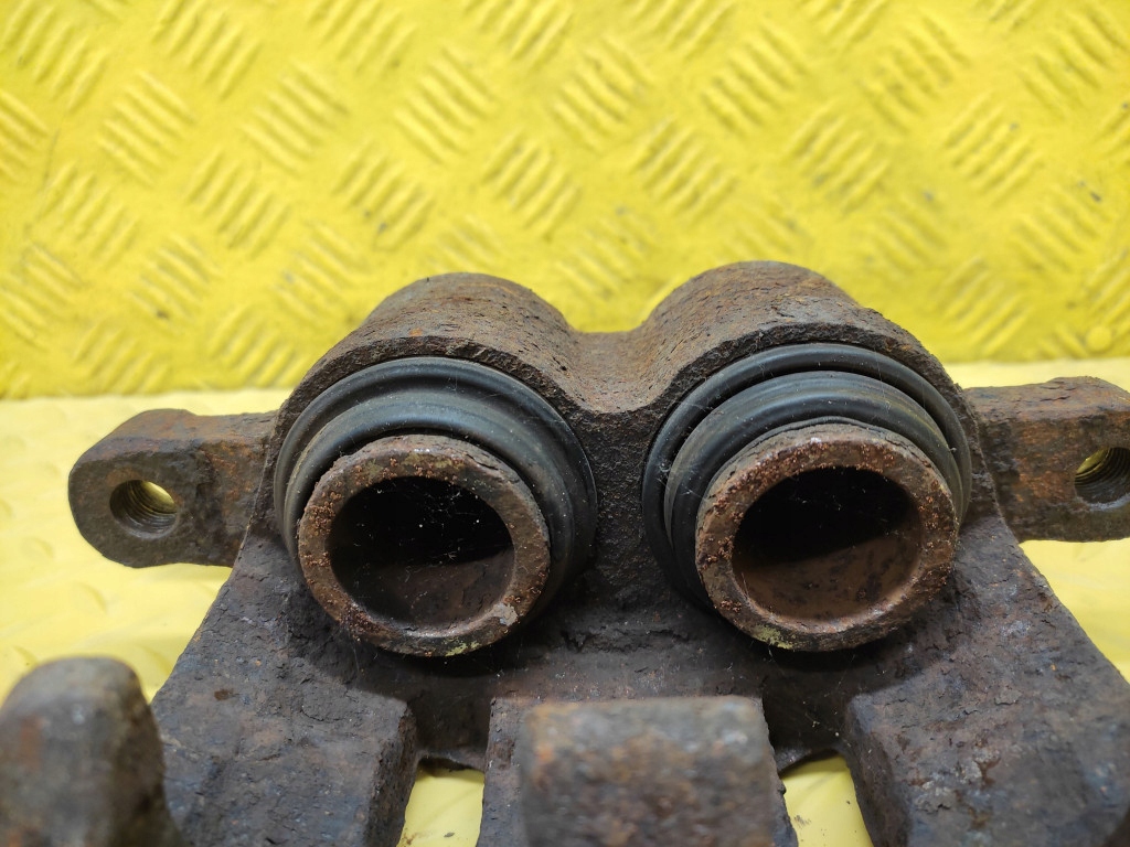 KIA CARNIVAL and 2.9 CRDI caliper brake left front