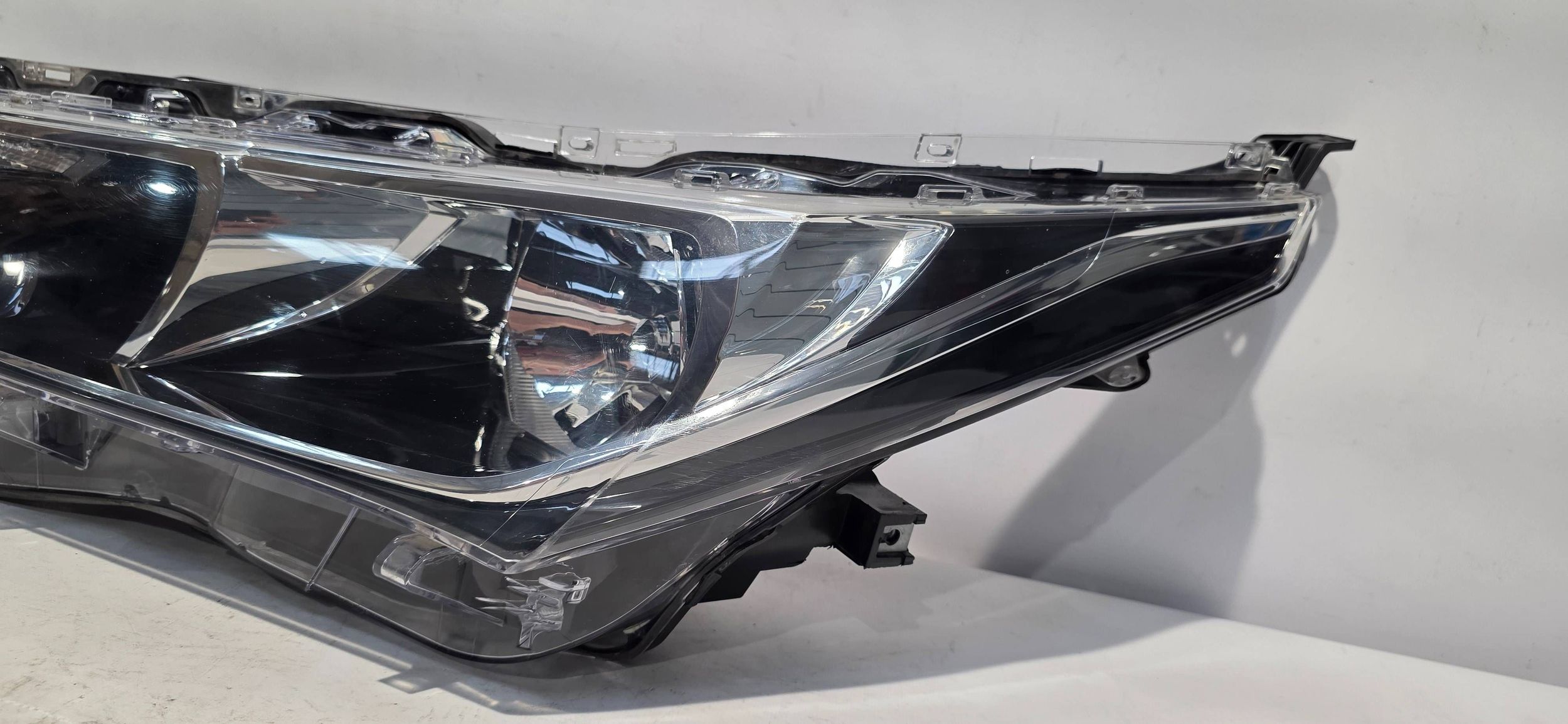 light left front LED TOYOTA COROLLA E16 LIFT 16- original 81150-02L50