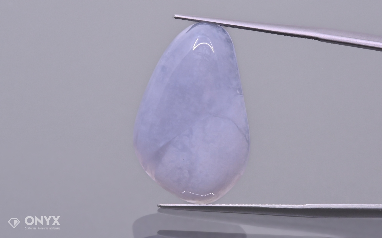 Chalcedon modrá konvexní nepravidelná destička 23,5x15 mm