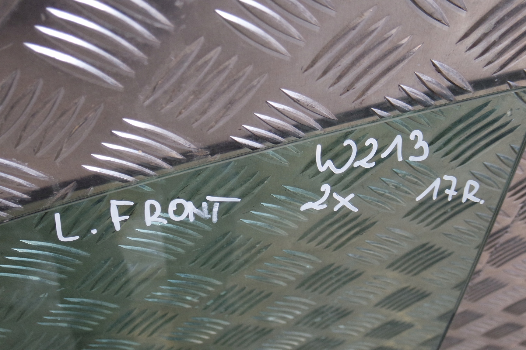 Левое лобовое стекло двойное MERCEDES W213 AS2 17R