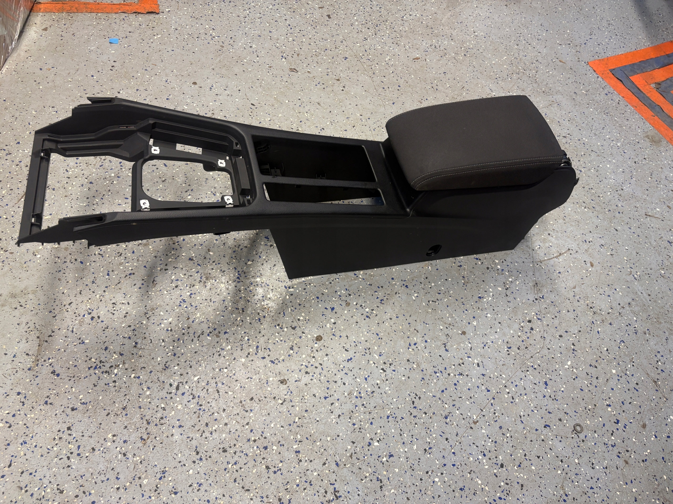 VW PASSAT B8 TUNEL central armrest 3G1863241C
