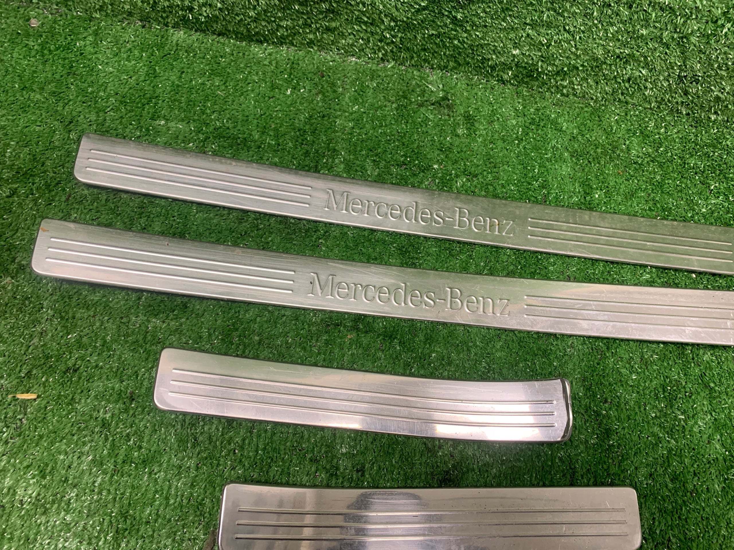 MERCEDES W204 mouldings caps threshold KOMPLET CHROM