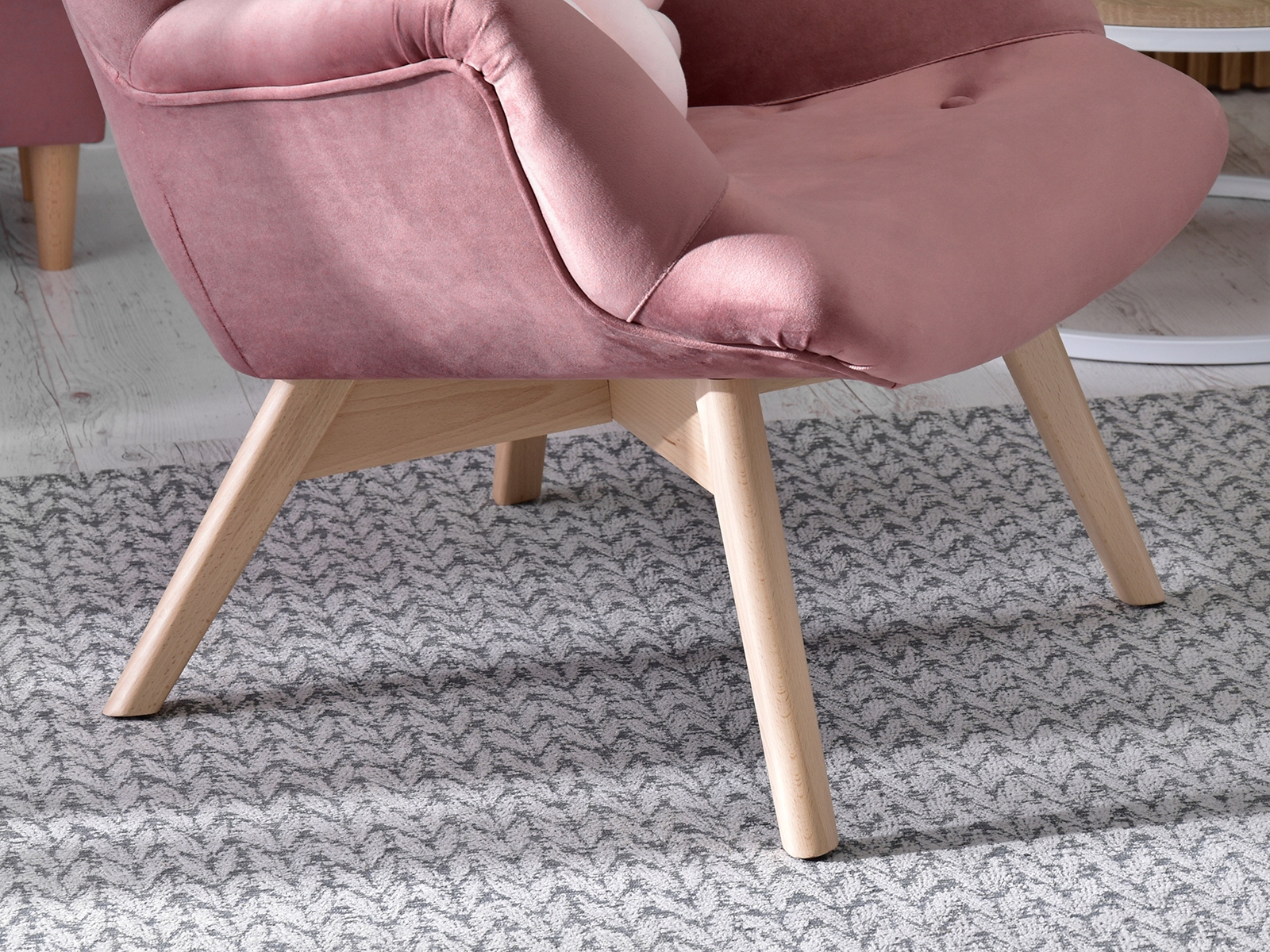 WELUROWY FOTEL Z PIKOWANIEM DO POKOJU DLA DZIEWCZYN FLORI PASTELOWY RÓŻ BUK Wysokość mebla 90 cm