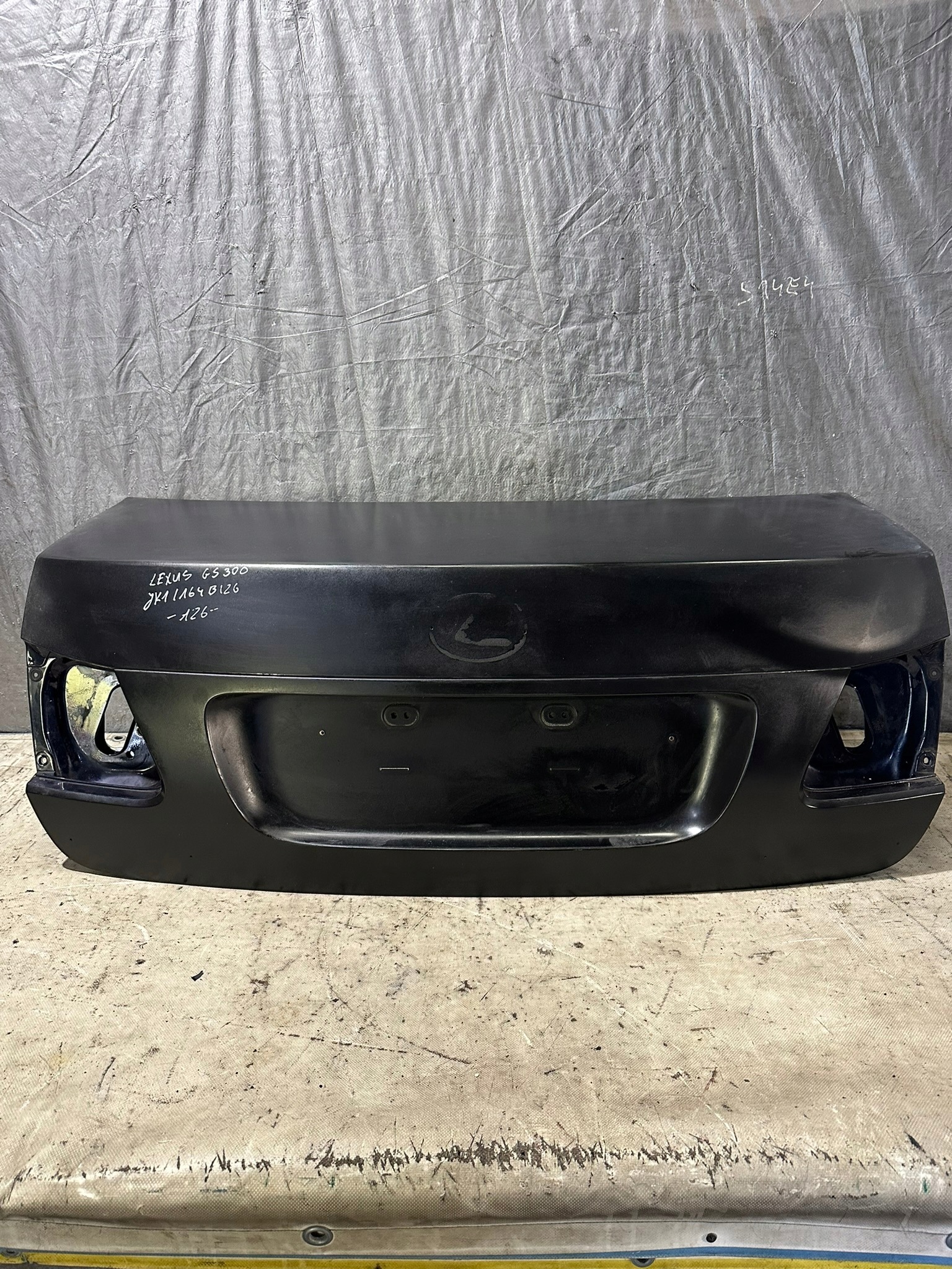 trunk door boot LEXUS GS300 sedan 2005R. black MAT