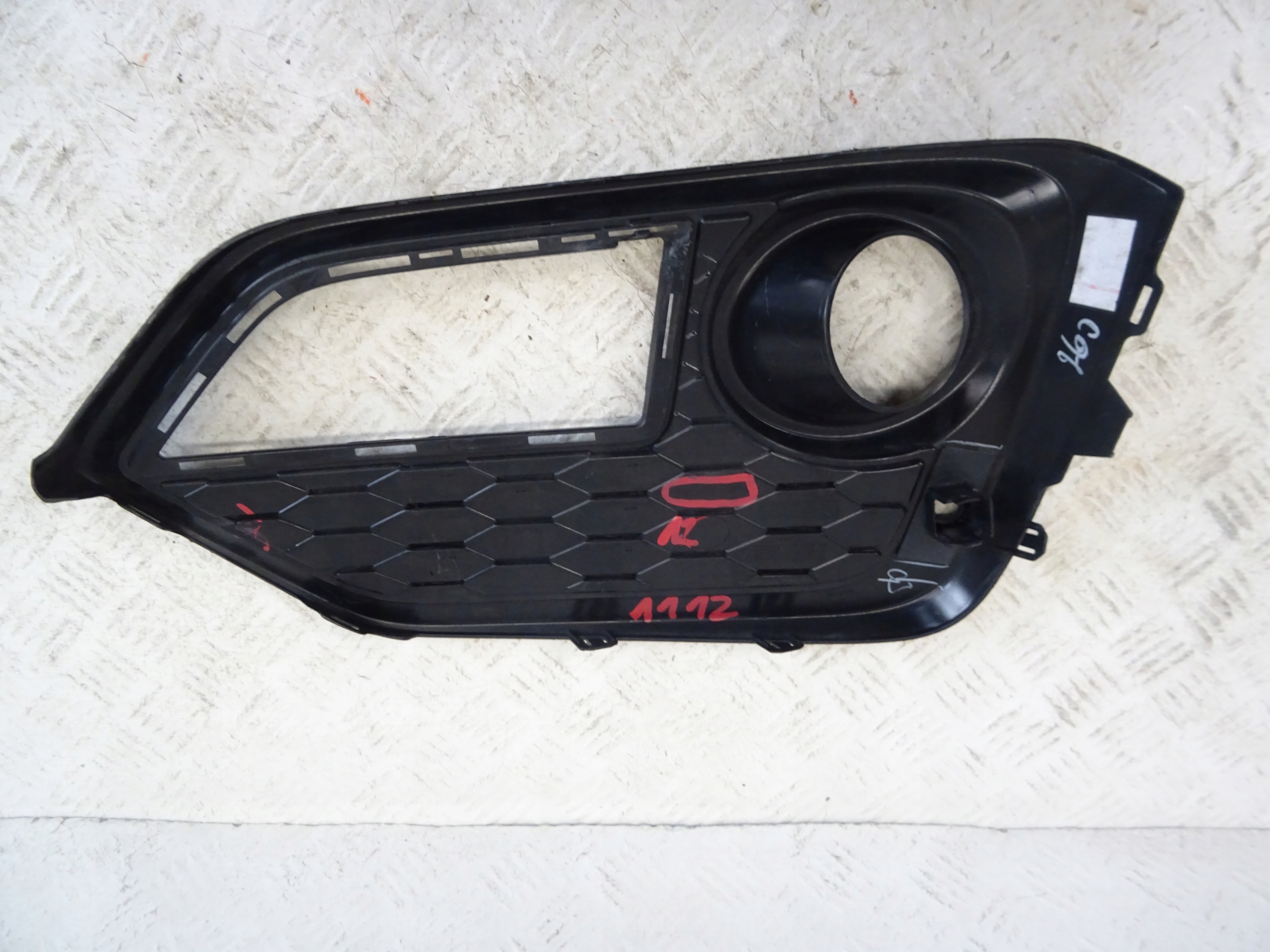 grid of a bumper front front left HONDA CIVIC X 71108-TGG-A3