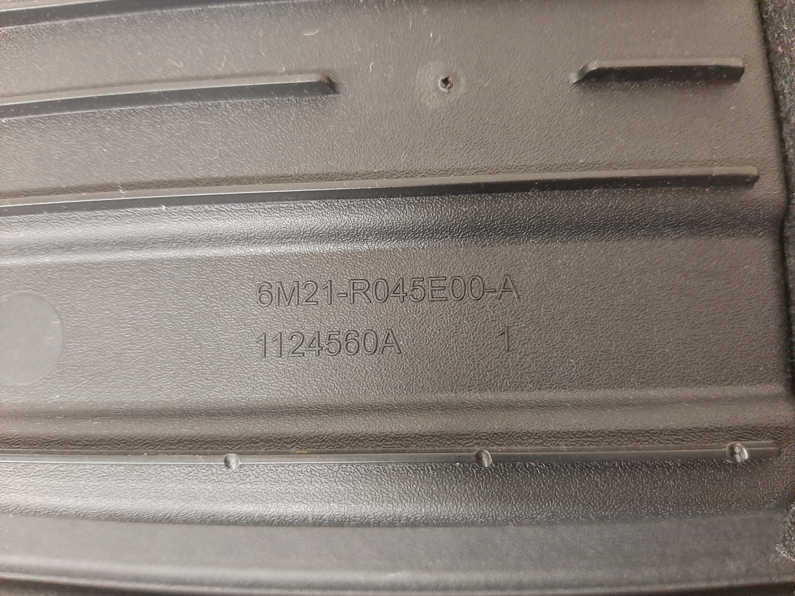 FORD MONDEO MK4 подлокотник 6M21-R045E00-A