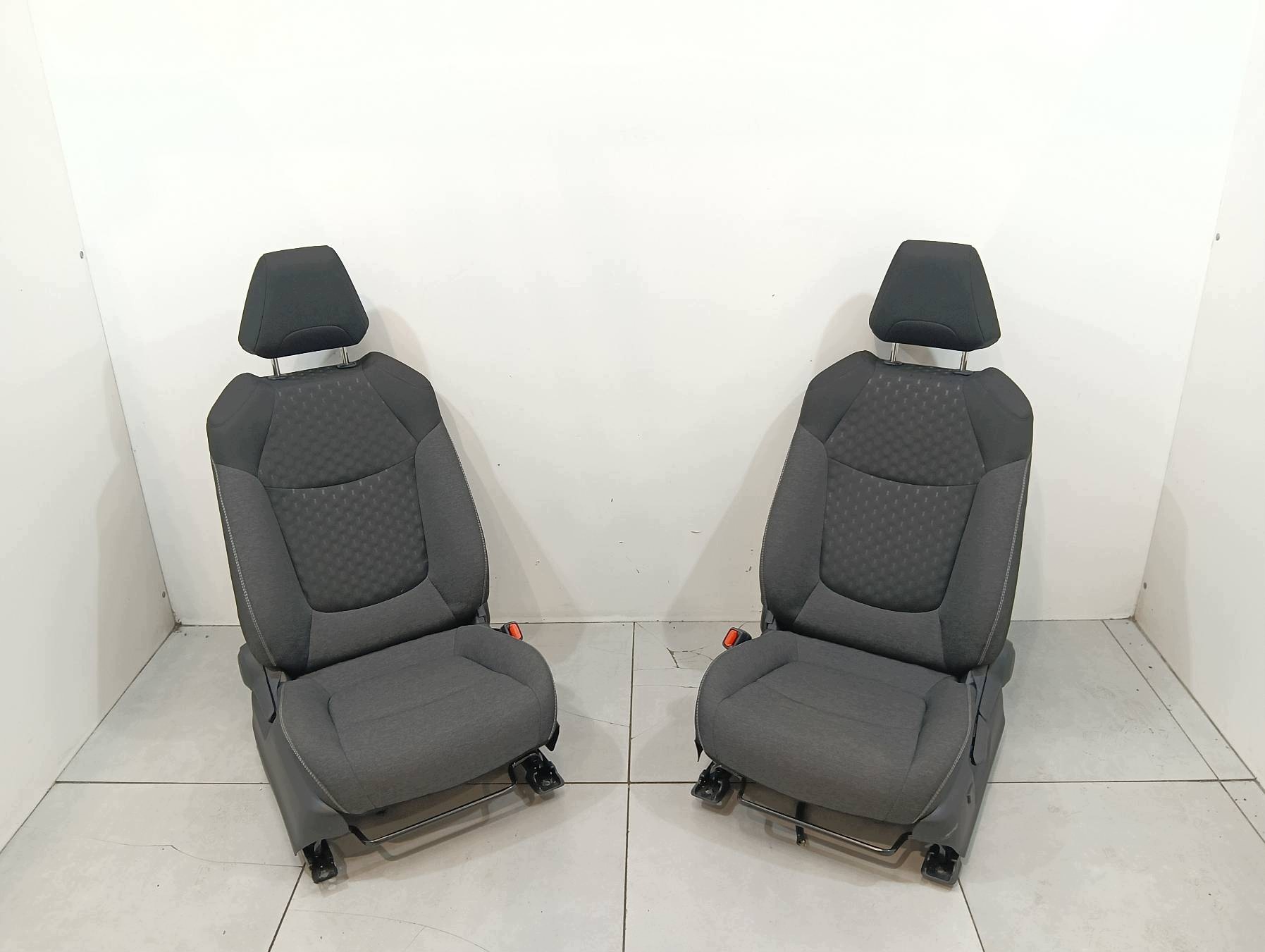 seats left right front GRZANE KPL Toyota Corolla XII (2018-) E21