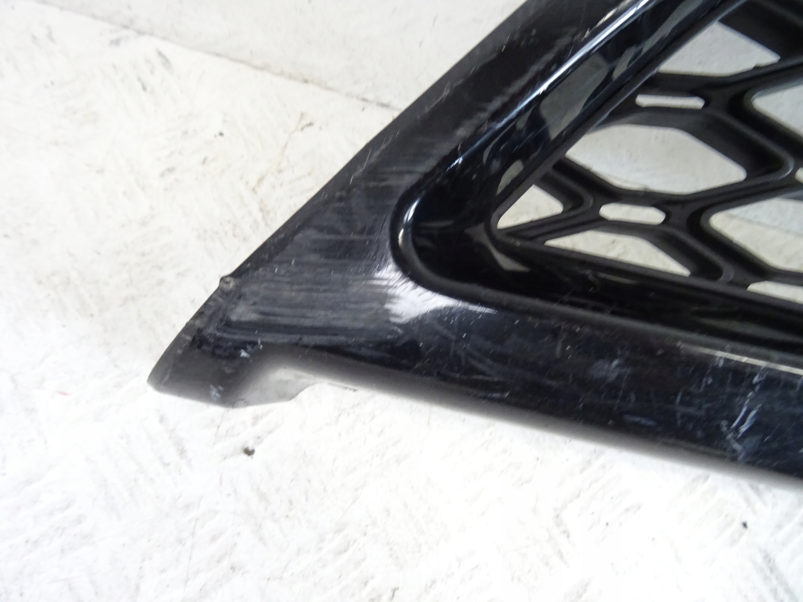 grid of a bumper front front KIA RIO 86523-1G600 08-11