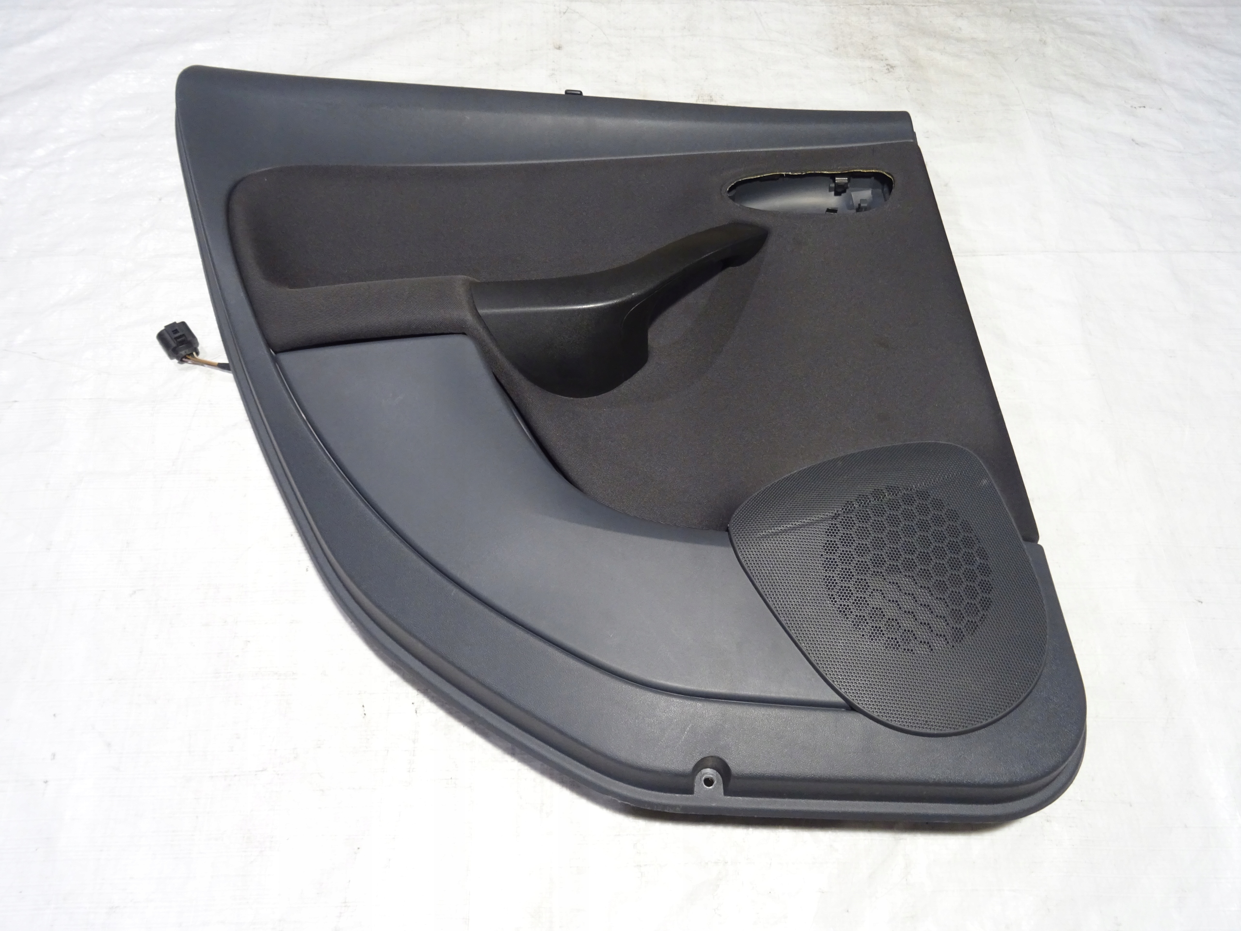 BOCZEK DRZWI TYŁ LEWY SEAT ALTEA XL 5P8 Z ROLETĄ