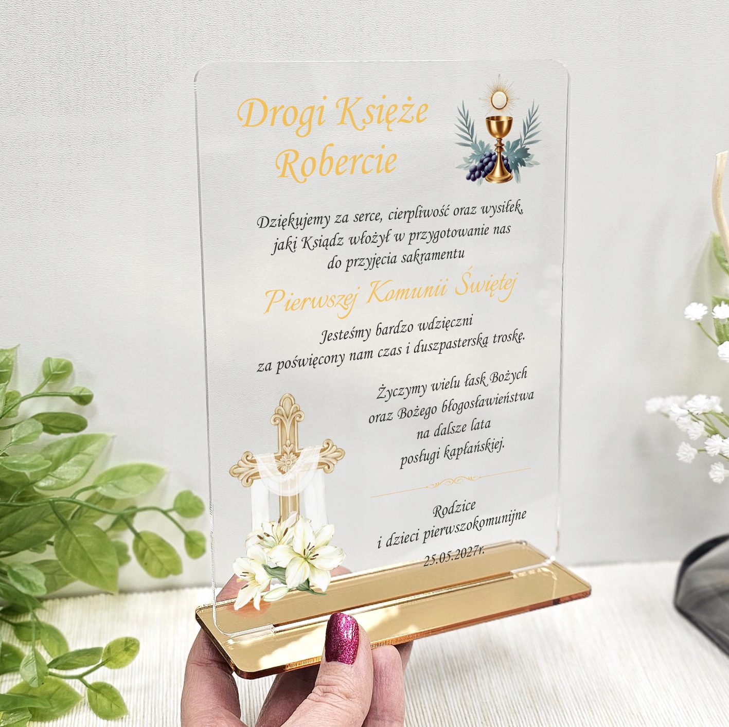 Poděkování knězi, soška na svaté přijímání, dar oltáře s obálkou