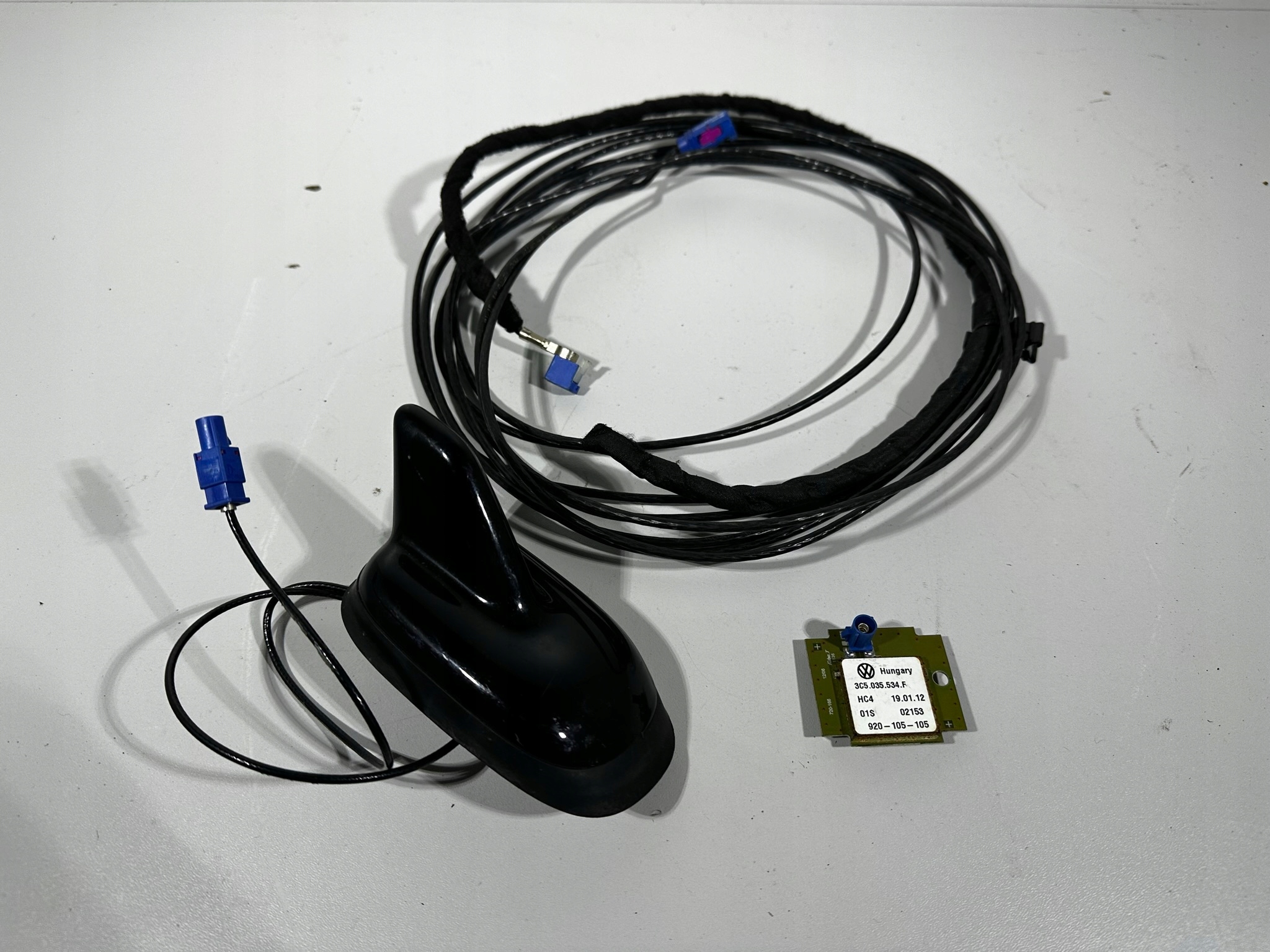 3C0035507 3C5035534F - PASSAT B6 B7 CC GPS антенна + луч