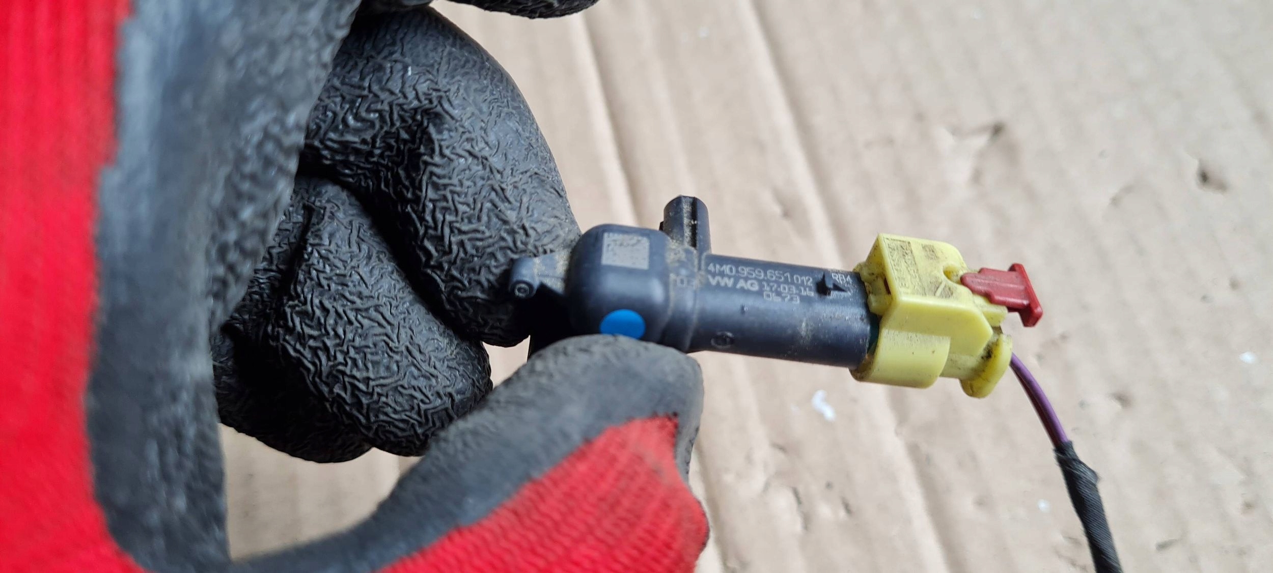 A4 B9 8W S4 impact sensor connecting spoiler 4M0959651 S5 Q7 Q5 A5 8W