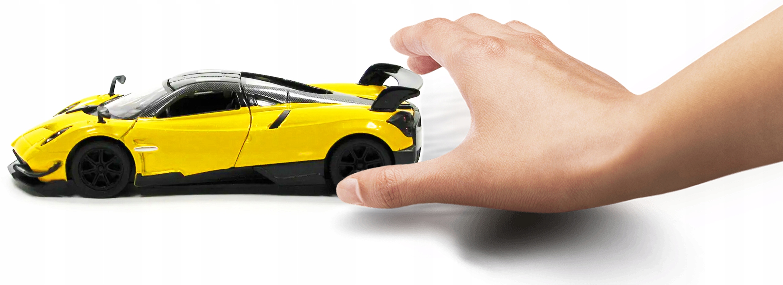 AUTO METALOWE 2016 PAGANI HUAYRA BC MODEL 1:38 METALOWY SAMOCHÓD KINSMART Skala inna