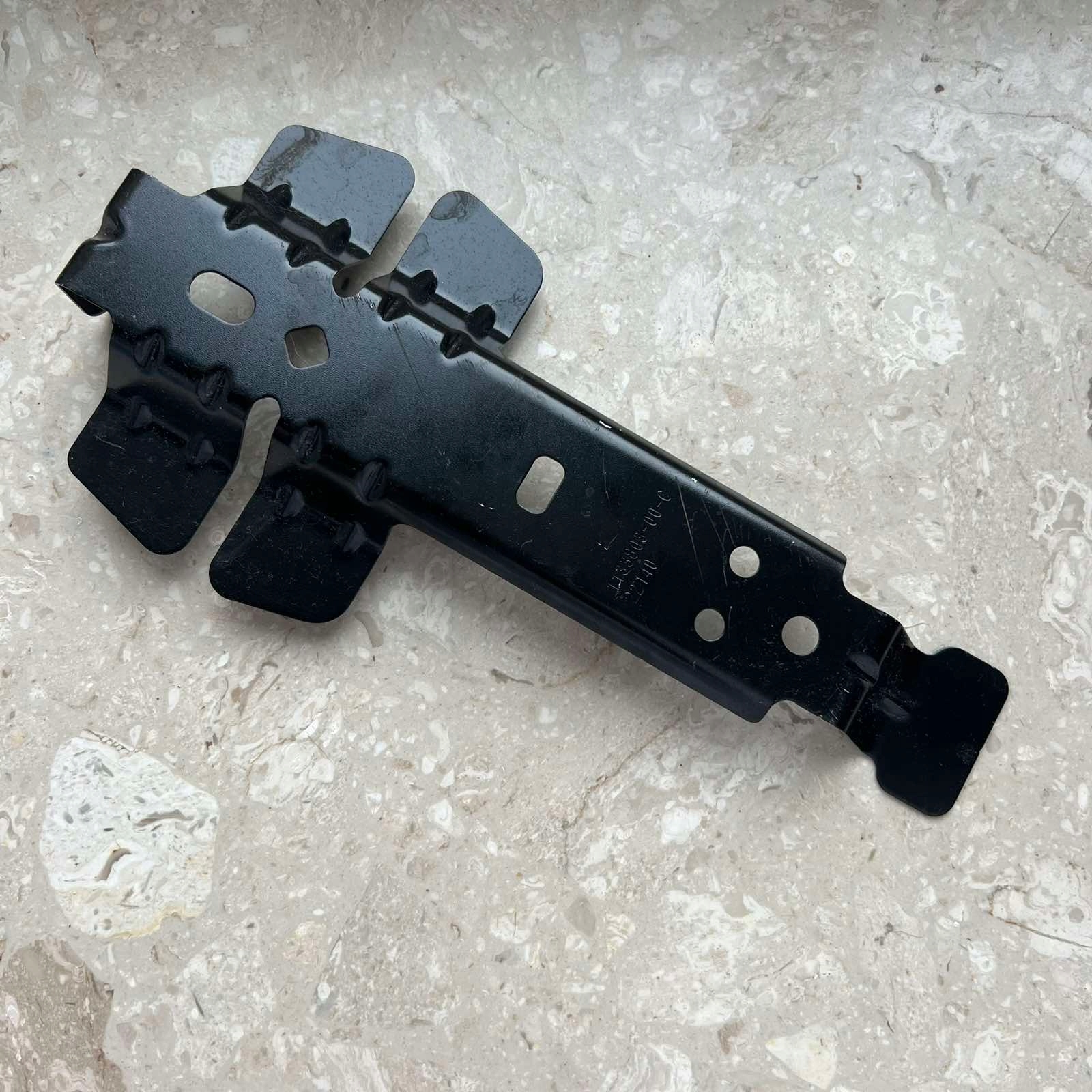 Tesla 3 Support plaque Plaque wanny Arrière 1133803-00-C