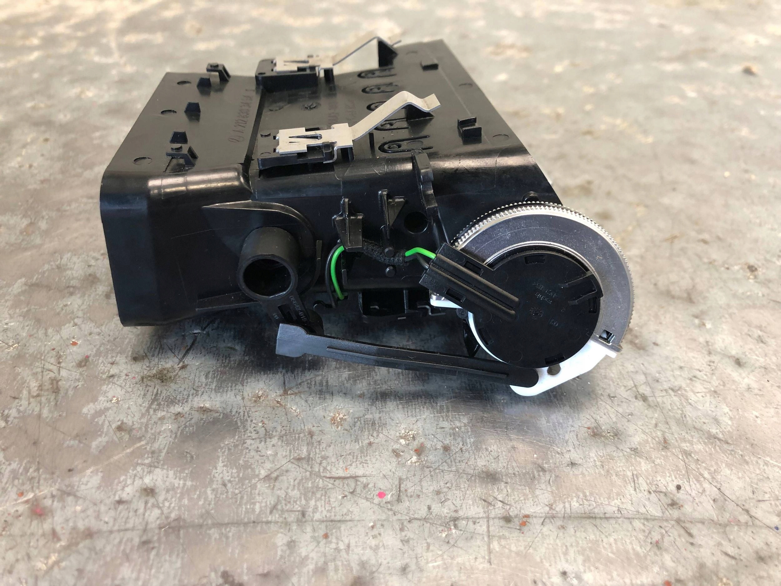 grid air conditioning devices right MERCEDES W212 A2128303454