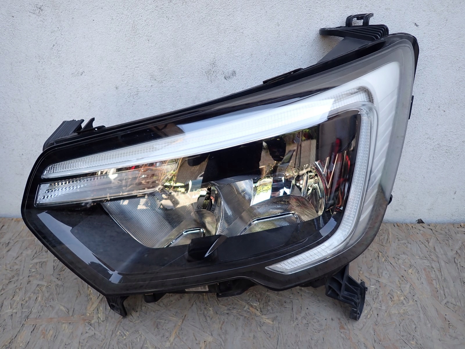 light left REFLEKTOR left RENAULT MASTER III LIFT IV 2019- 260607867R