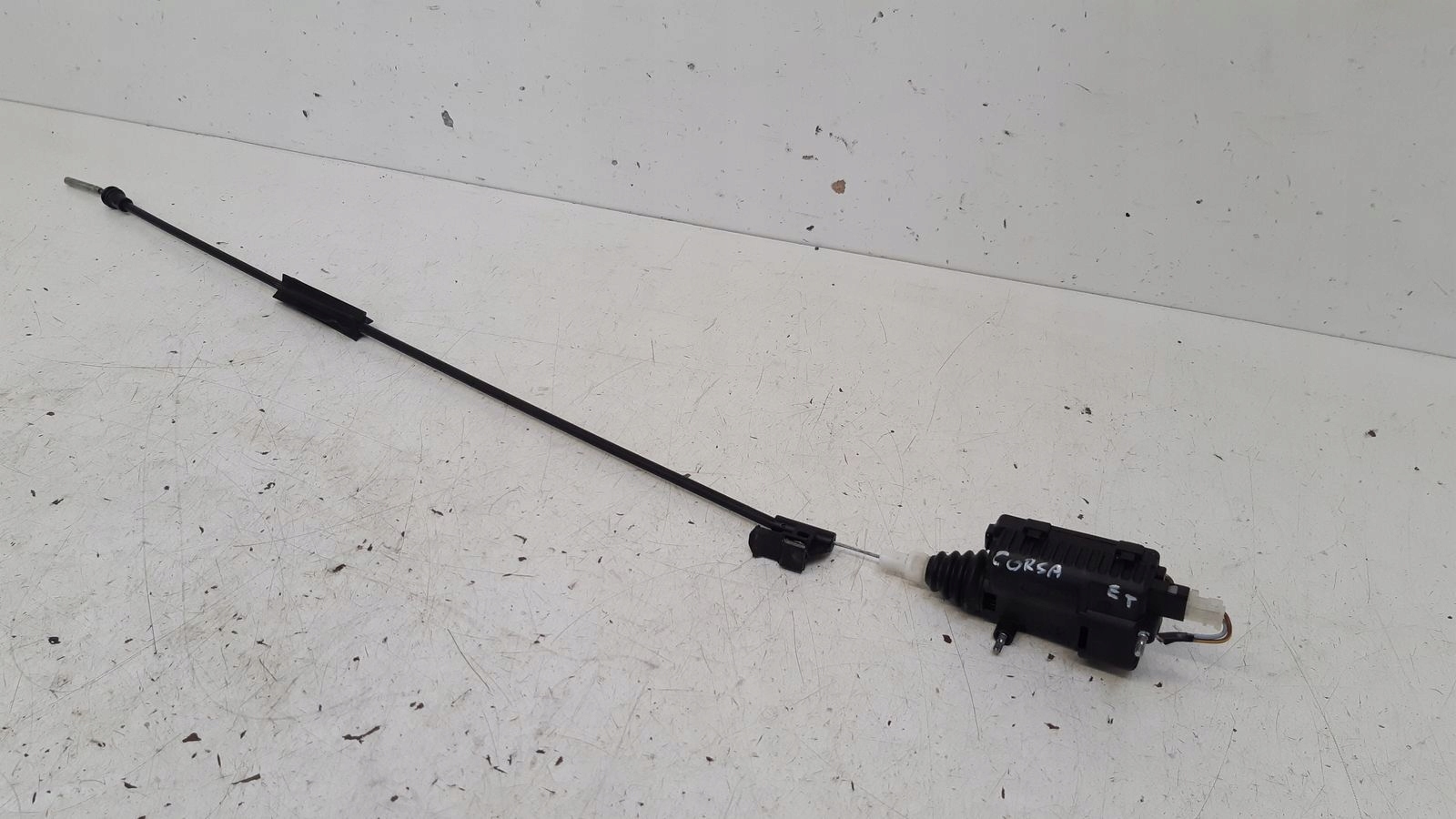 Dämpfer Klappen des Kraftstoffsbehälters Opel Corsa E 1,4