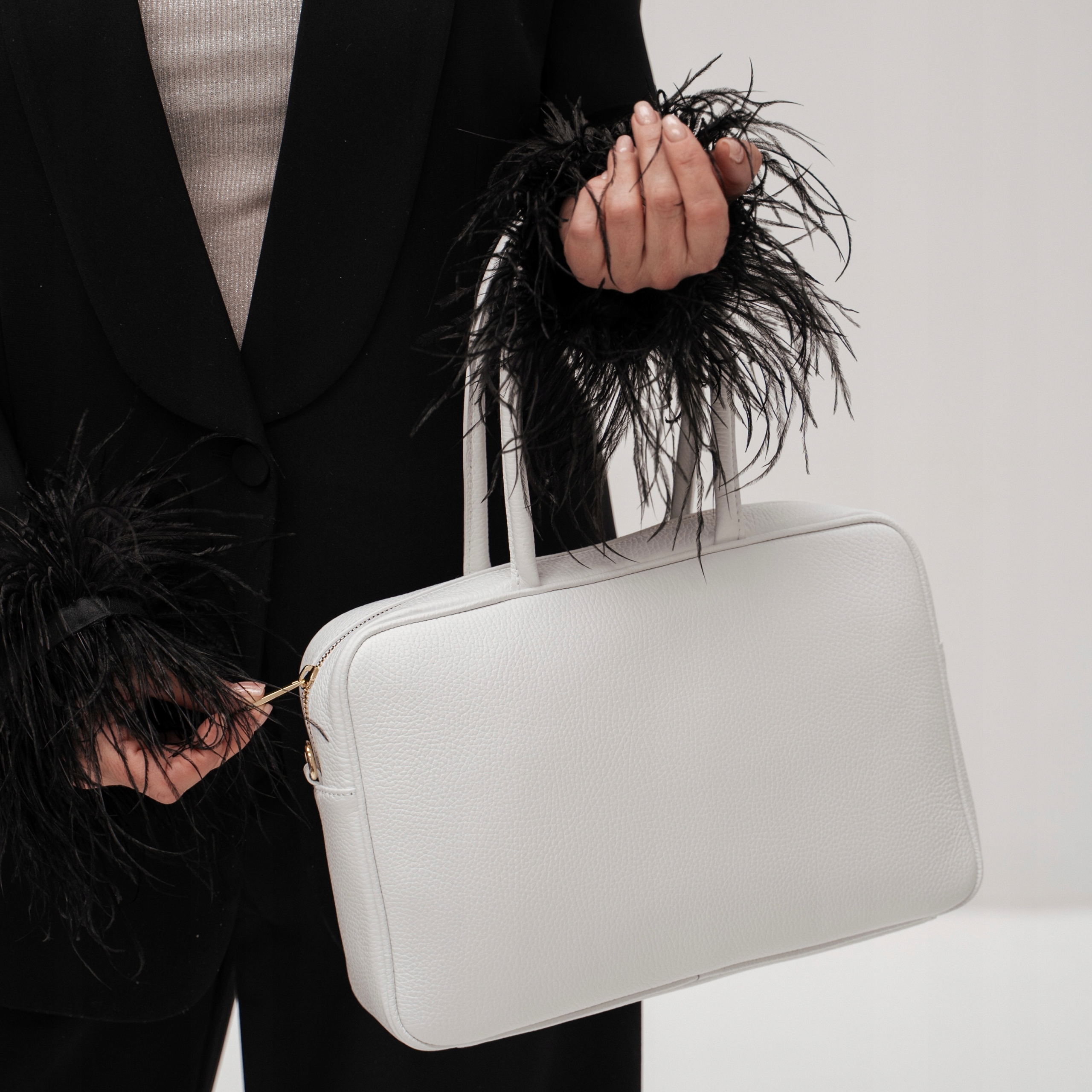 Dámská kožená kabelka Milena-M Bílá s nastavitelným popruhem