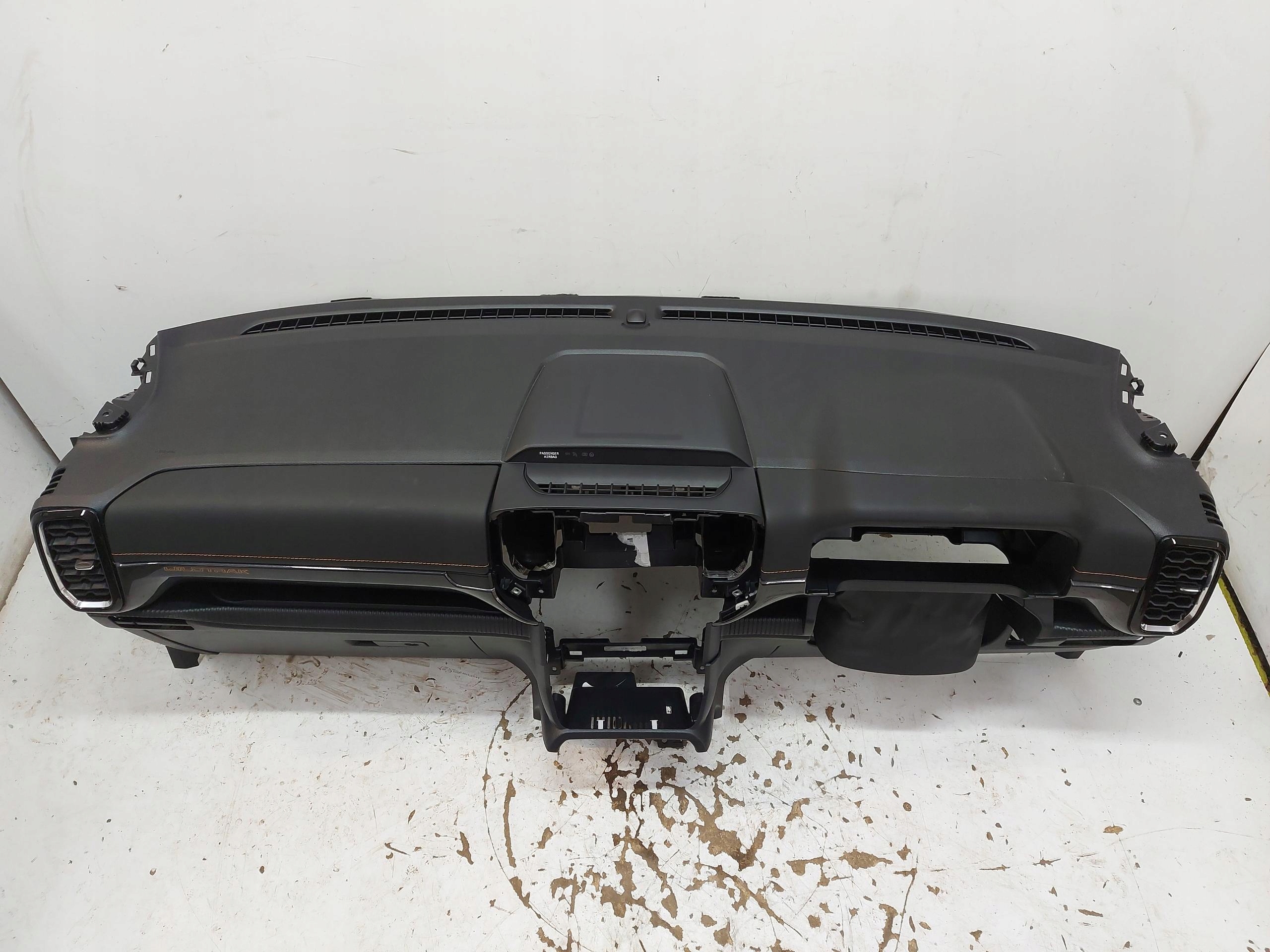 Ford Ranger VI 6 cockpit dashboard instrument panel UK RHD FORDDESKA526