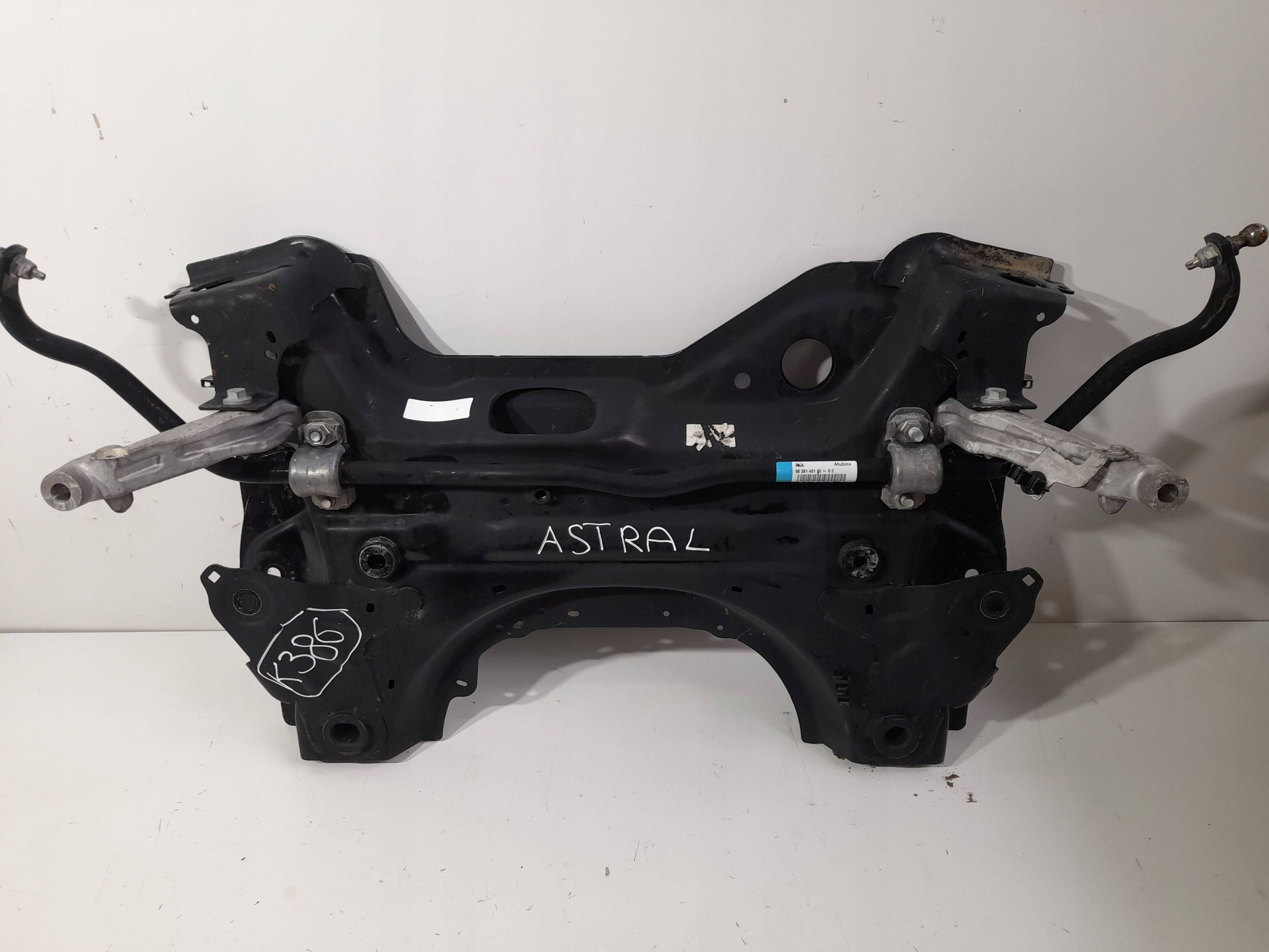 Opel Astra L nápravnice pérování předního 8891113 (K386)