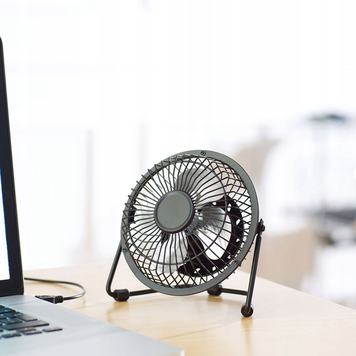 WIATRAK WENTYLATOR USB STOJĄCY METALOWY BIUROWY STOŁOWY WIATRACZEK NA BIURK Sterowanie mechaniczne
