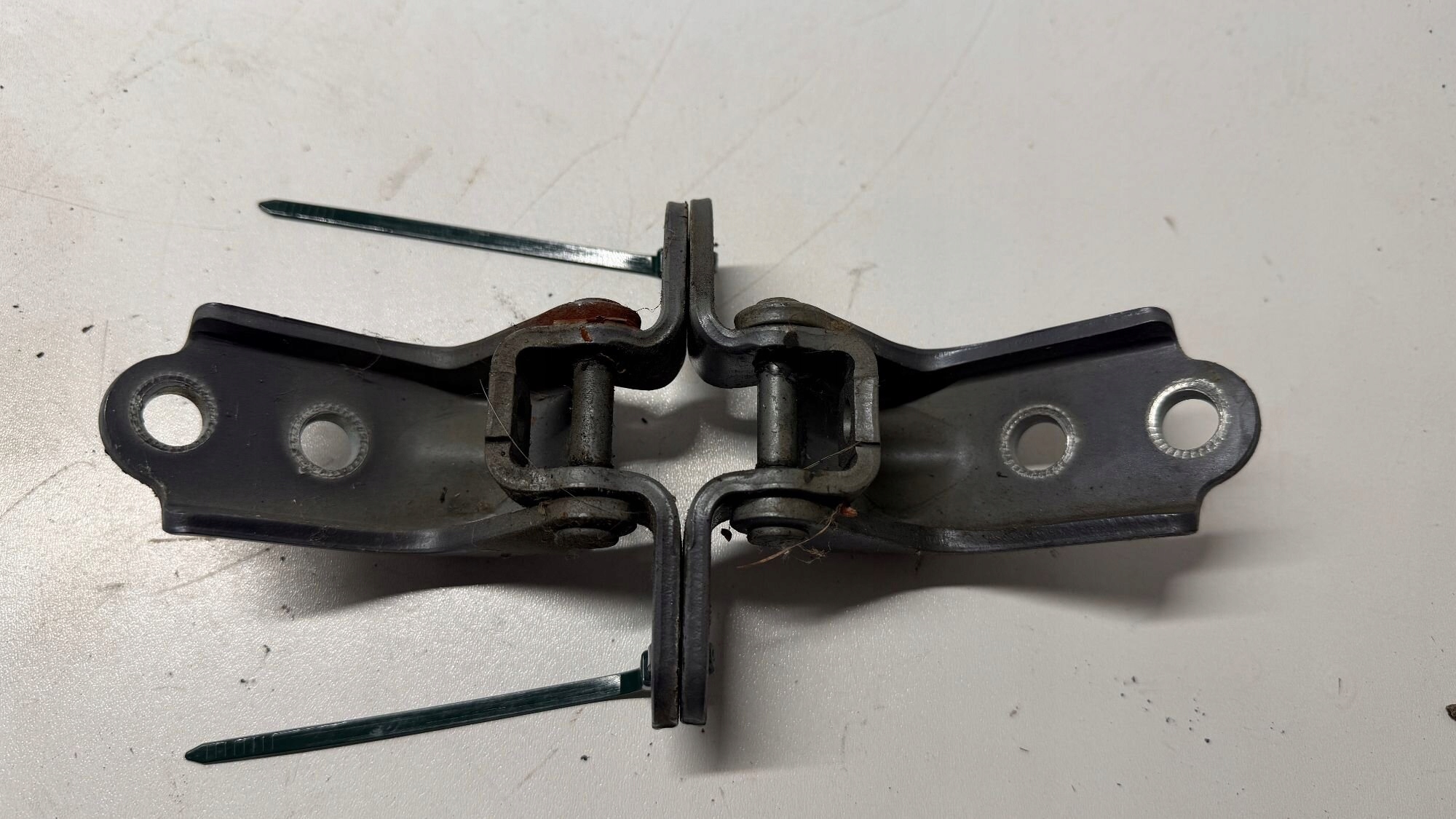KIA SPORTAGE IV hinge hinges door PRAWYCH right front PRZEDNICH D7