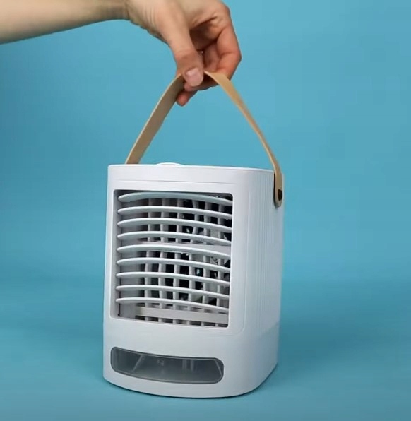 PRZENOŚNY KLIMATOR NA WODĘ USB LED 675ml Typ klimator