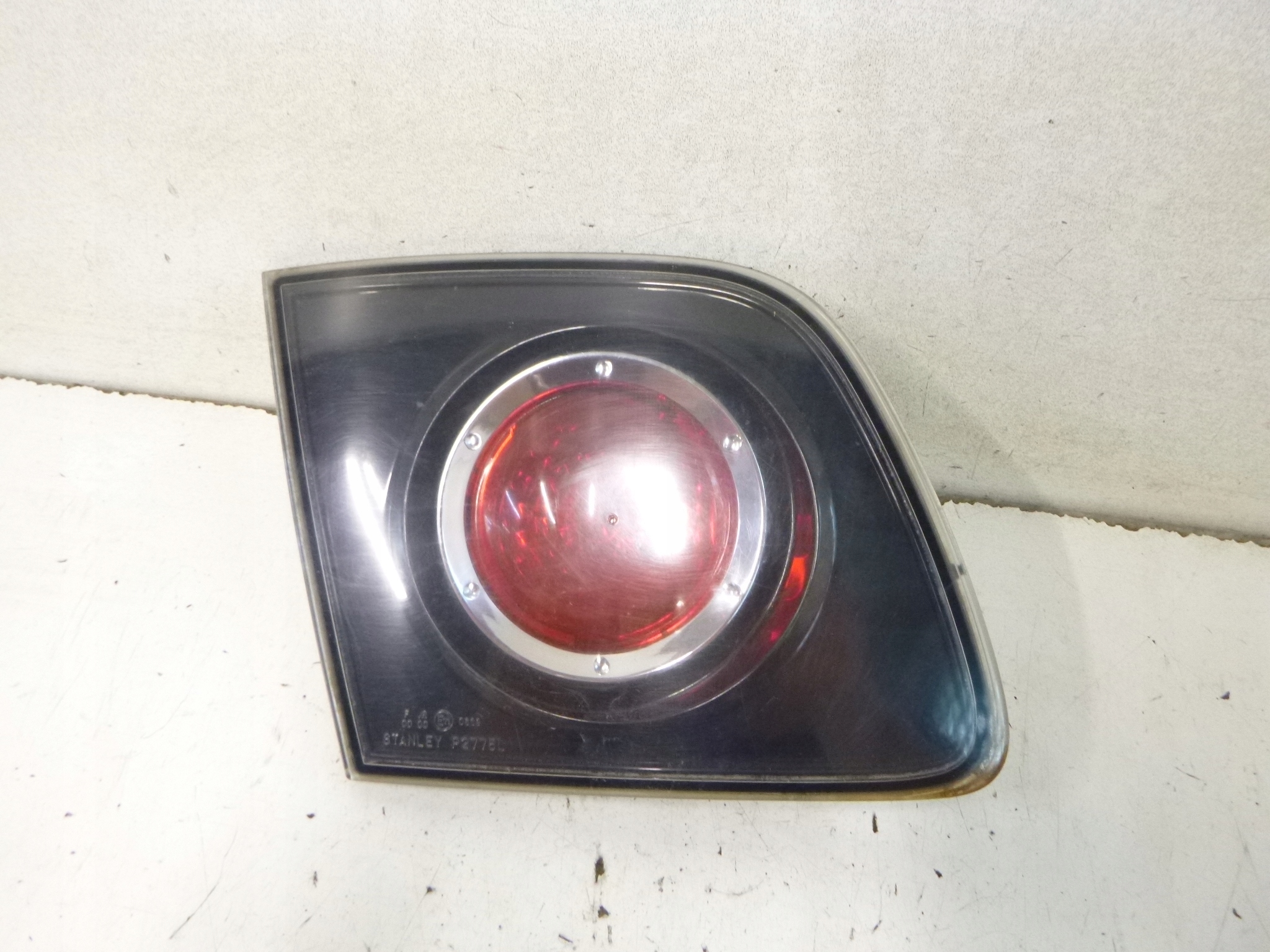 light rear left z bonnet Mazda 3 BK sedan 2006r.