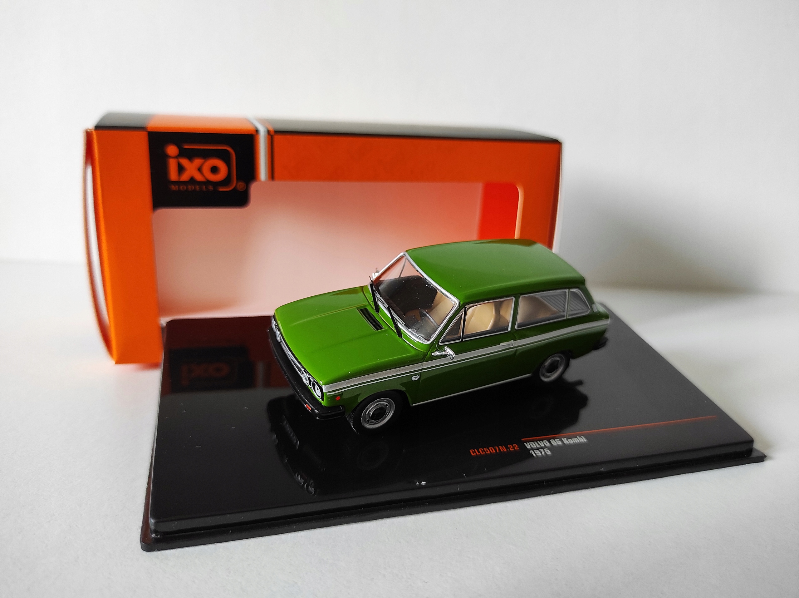 Volvo 66 Kombi 1975 Zelená Ixo 1:43