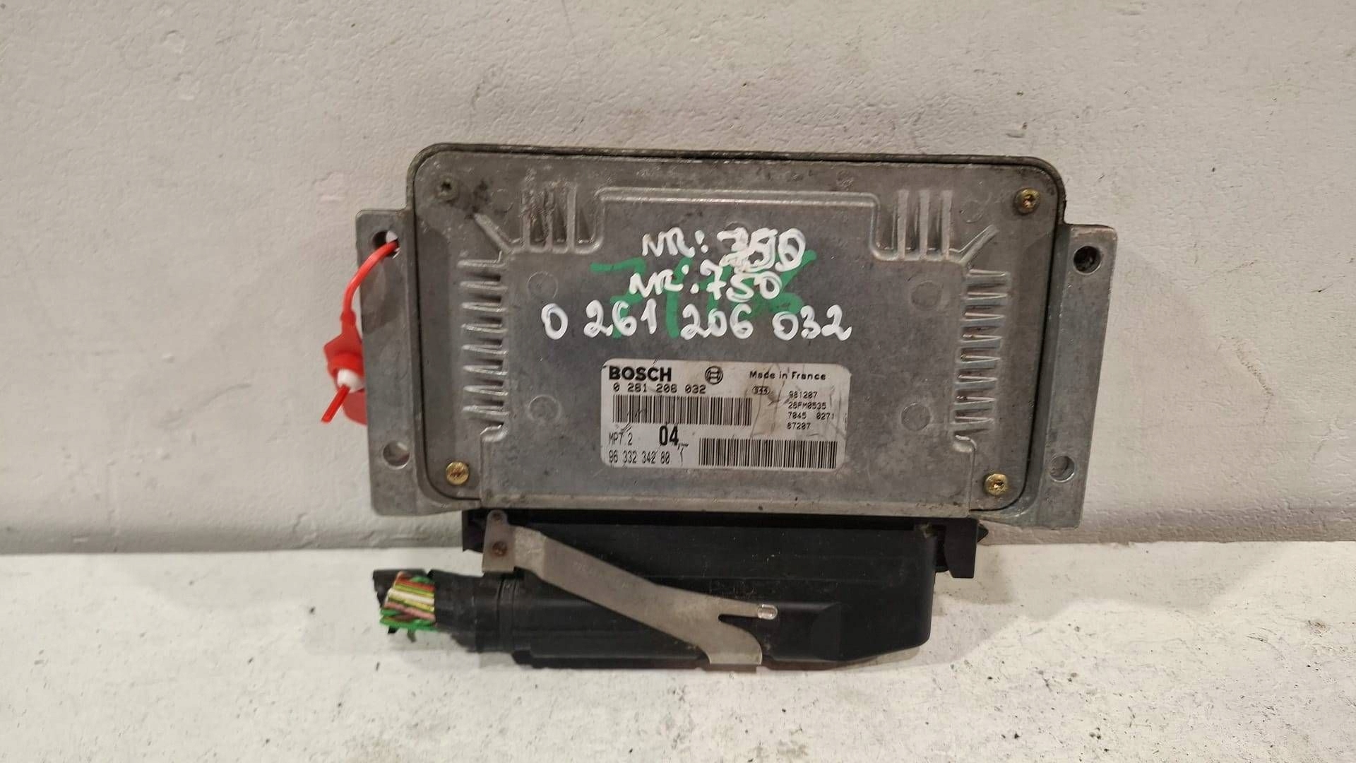 control unit of the engine computer 0261206032 Citroen Peugeot 1.6 16V