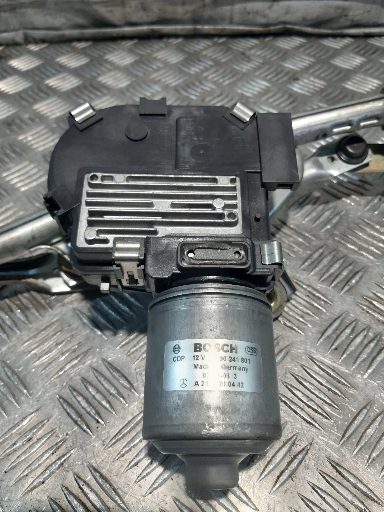 wiper mechanism front MERCEDES W211 E KLASA 2118200142