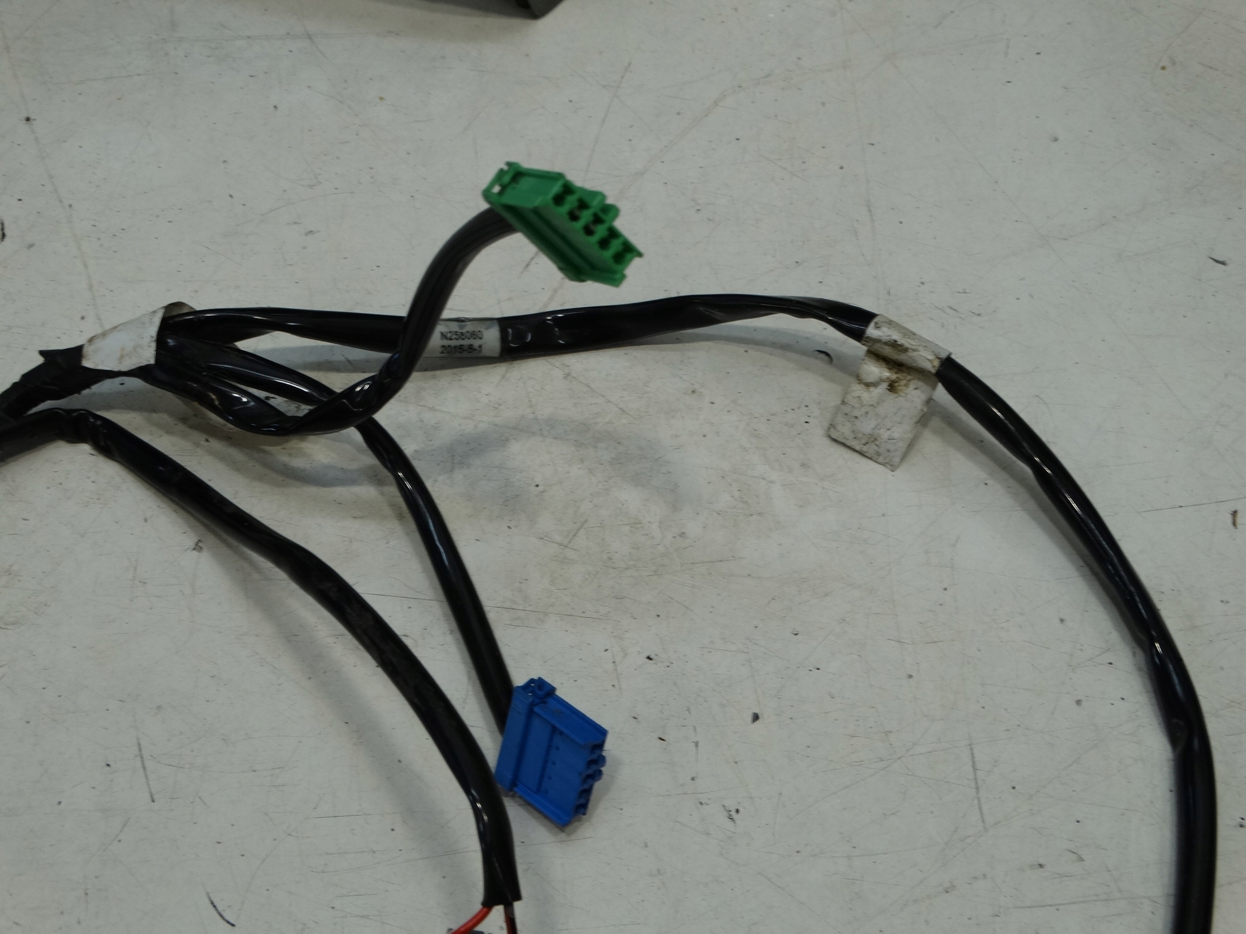 bundle door right front MITSUBISHI OUTLANDER III N258060