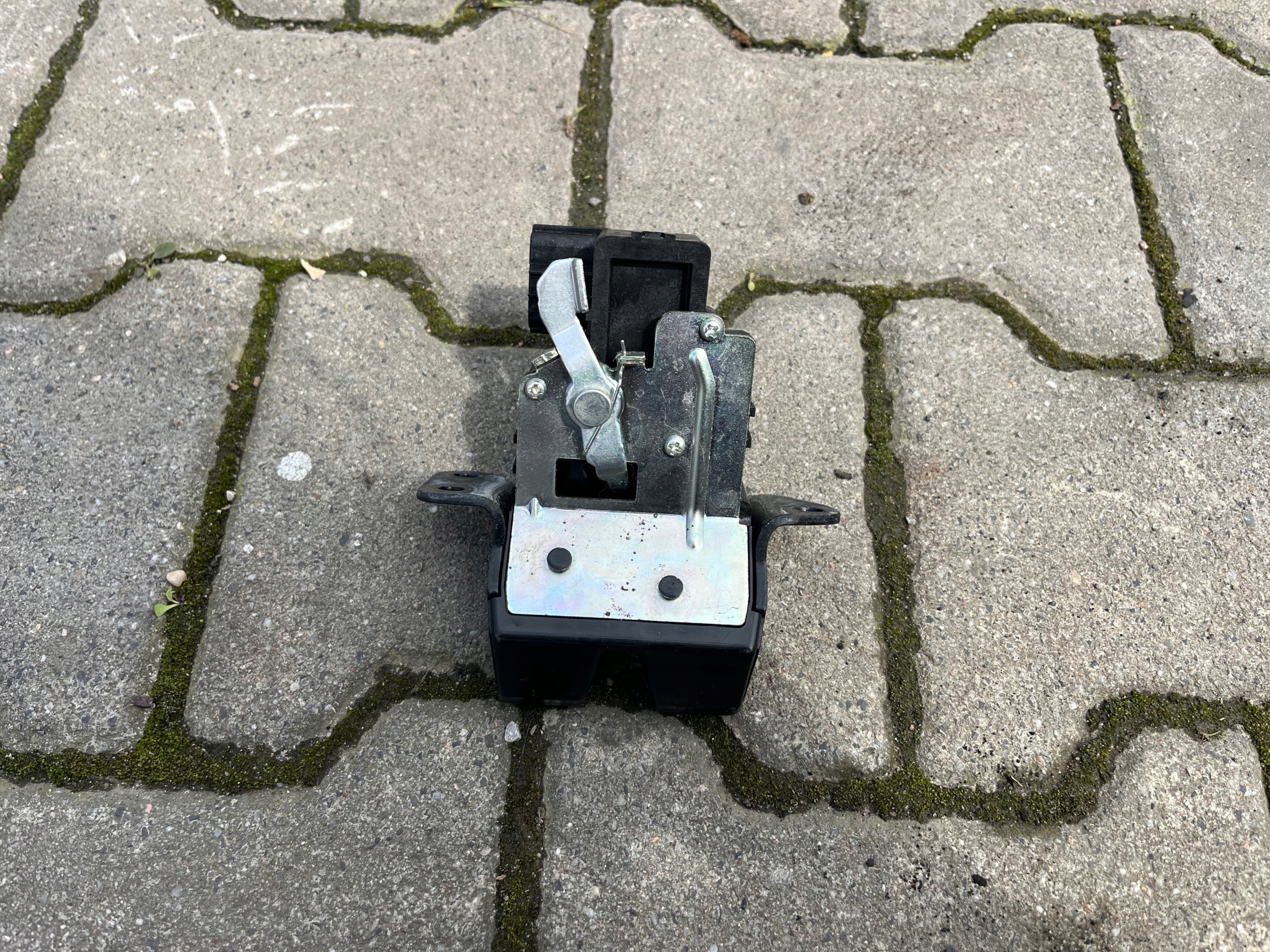 Hyundai I30 II lock bonnet boot