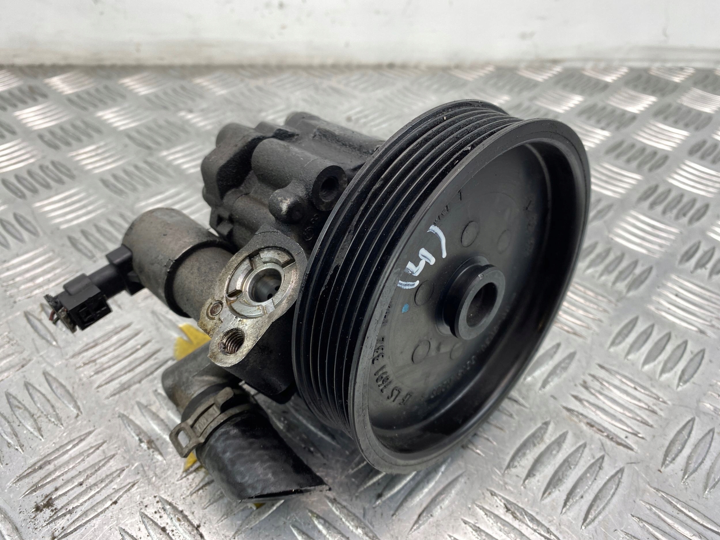 MERCEDES C W204 1.8 CGI 271.820 servo pump A0064667601