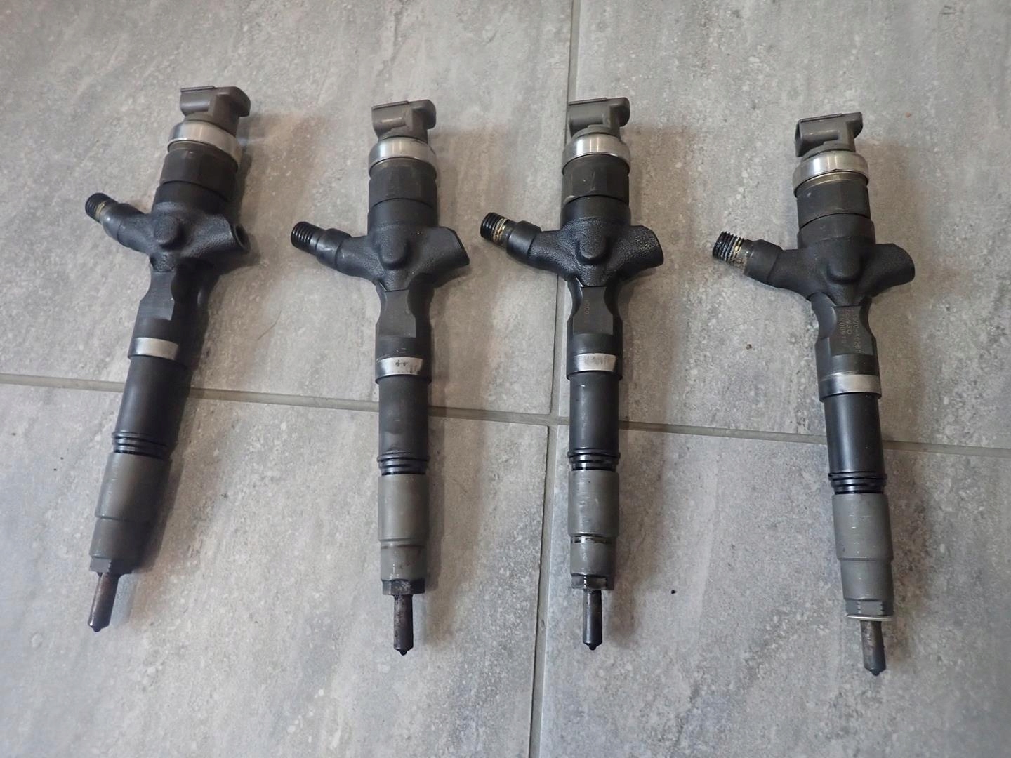 EINSPRITZDÜSE LAND CRUISER HILUX 3.0 4D4 23670-30280