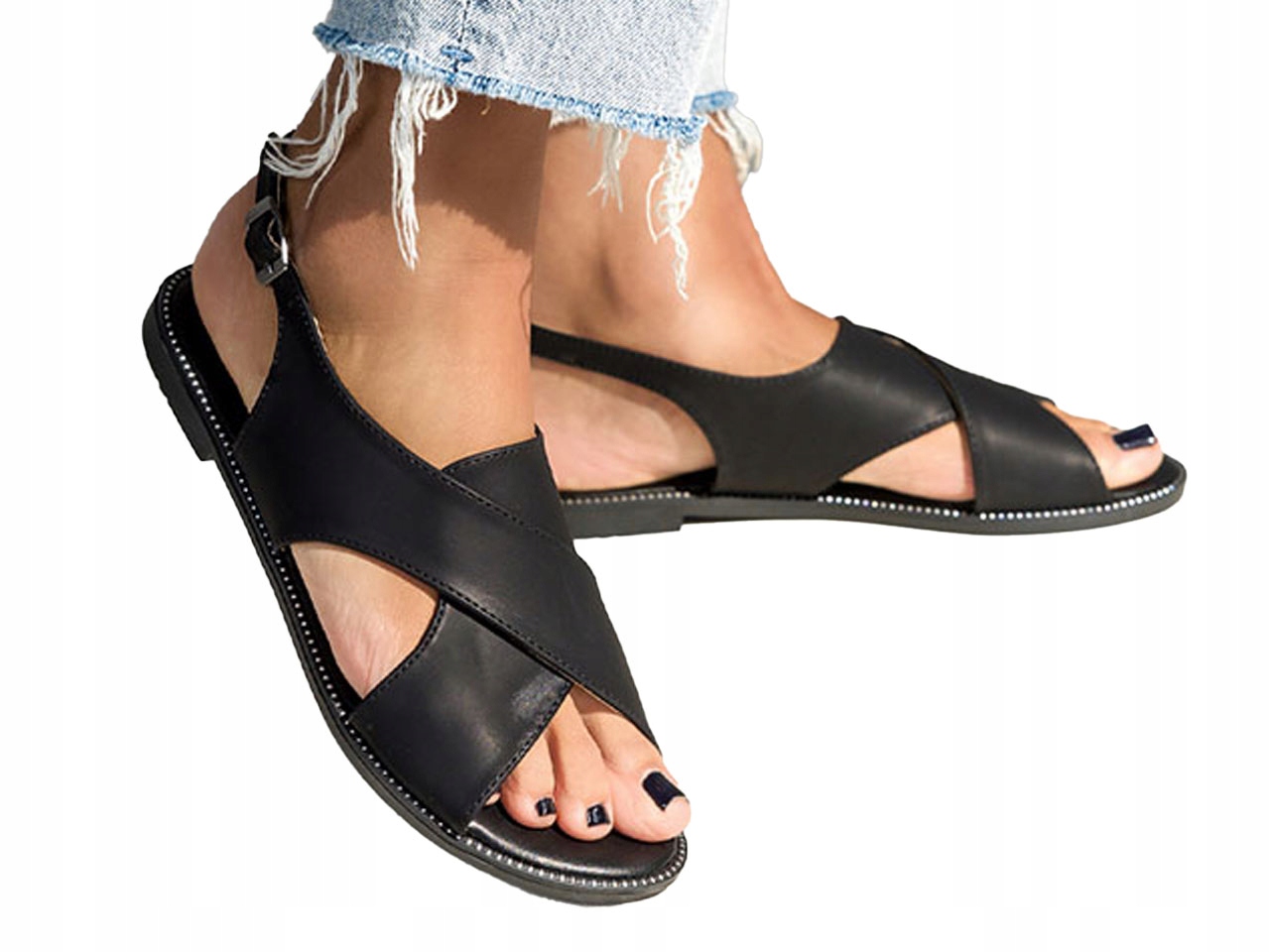 

Modne Sandałki Lekkie Płaskie Ozdobna Podeszwa 39