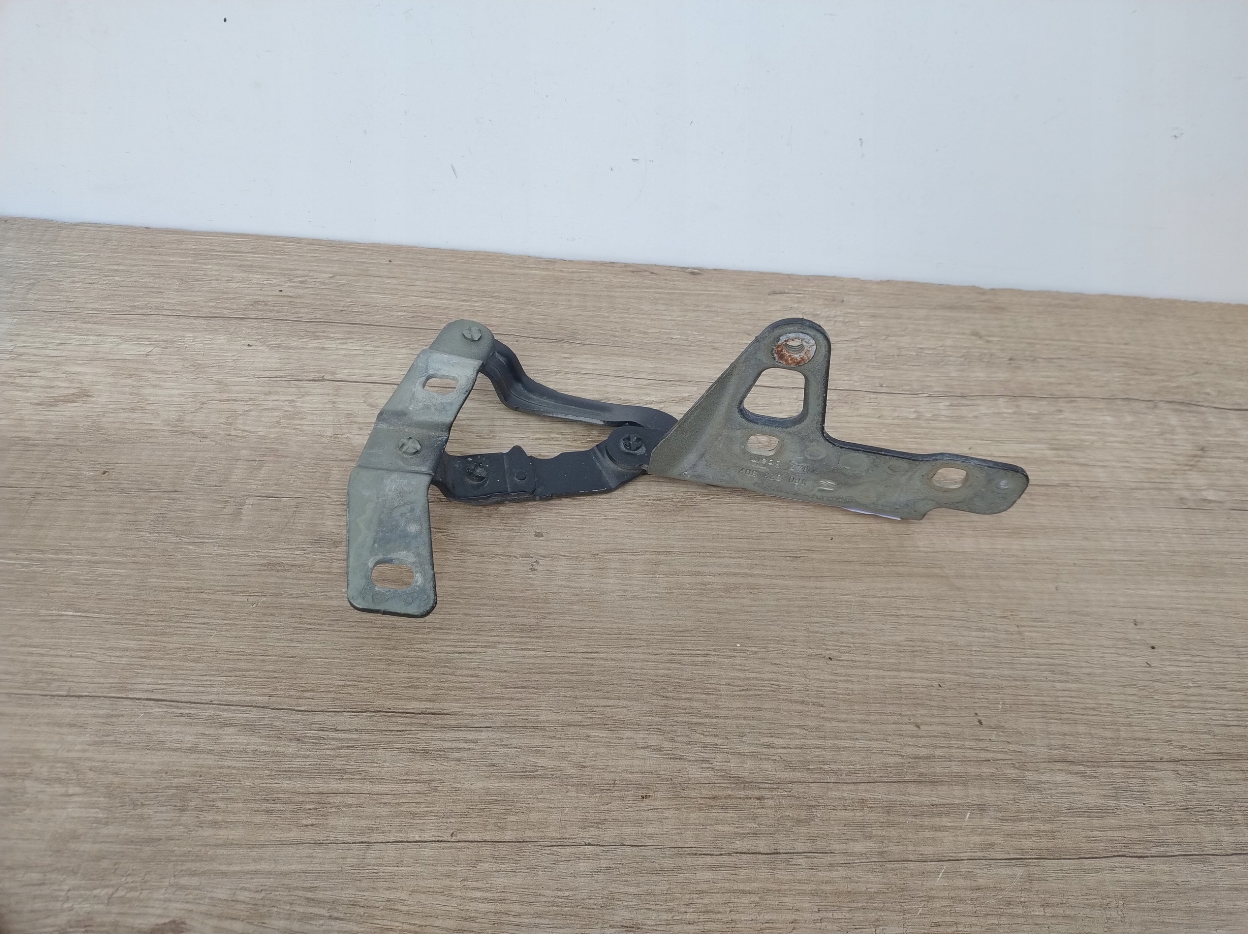 SEAT LEON 2 1P right hinge bonnets 1P0823302 K137KZ681