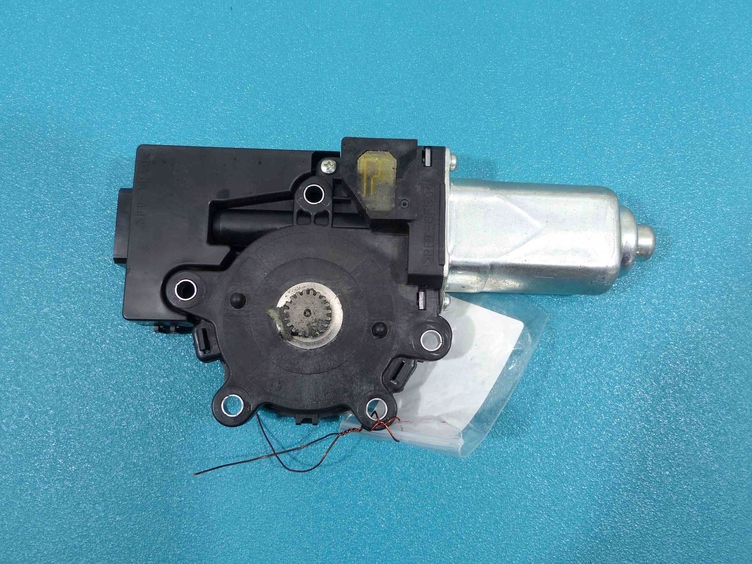 SILNICZEK SZYBERDACHU FORESTER III SH 08 13