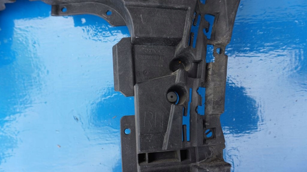 VOLVO XC90 II - bumper bracket left right rear part