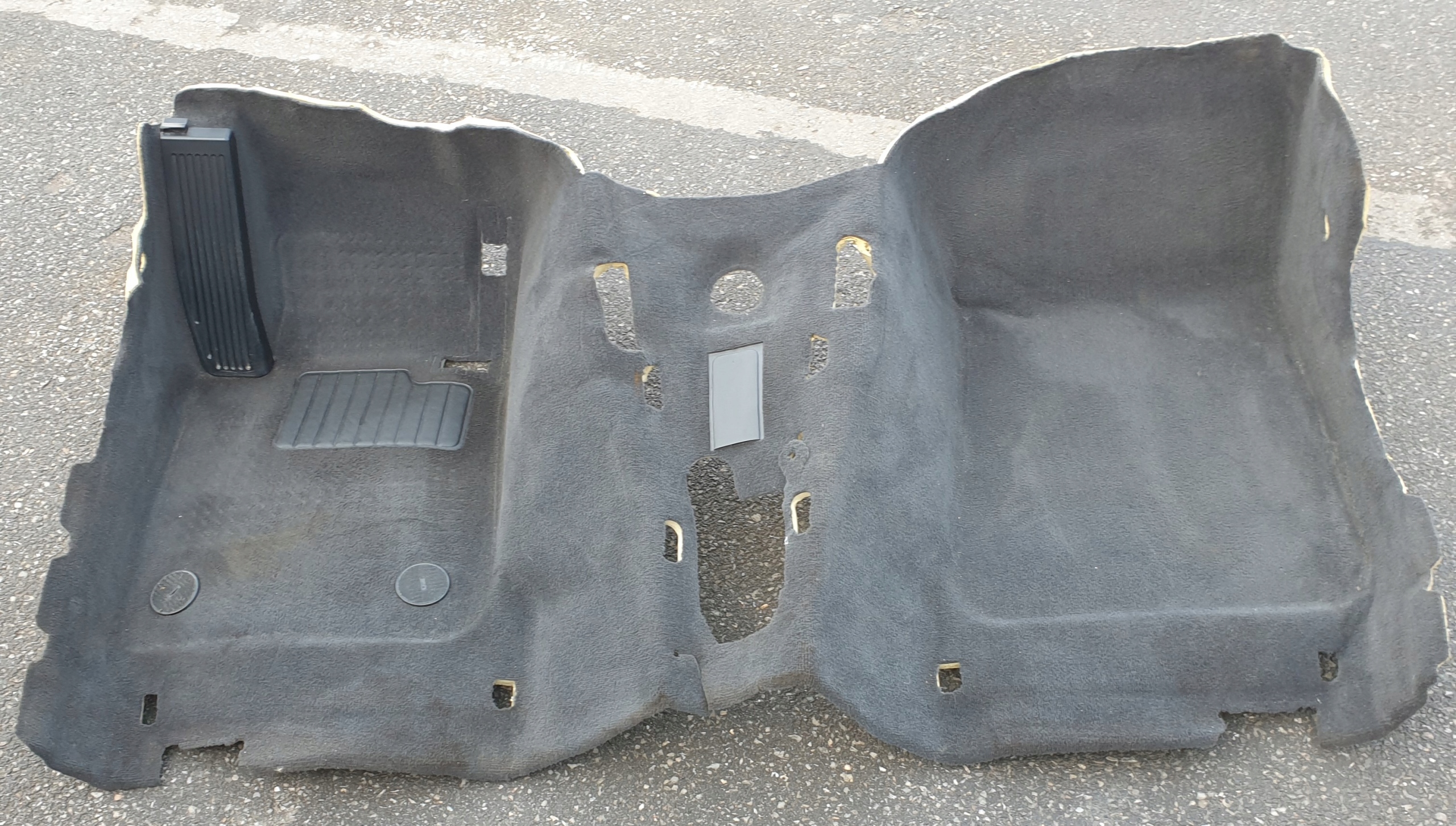 7265628 7077117 - Ковровое покрытие передний BMW 1 E87 10R OE EU